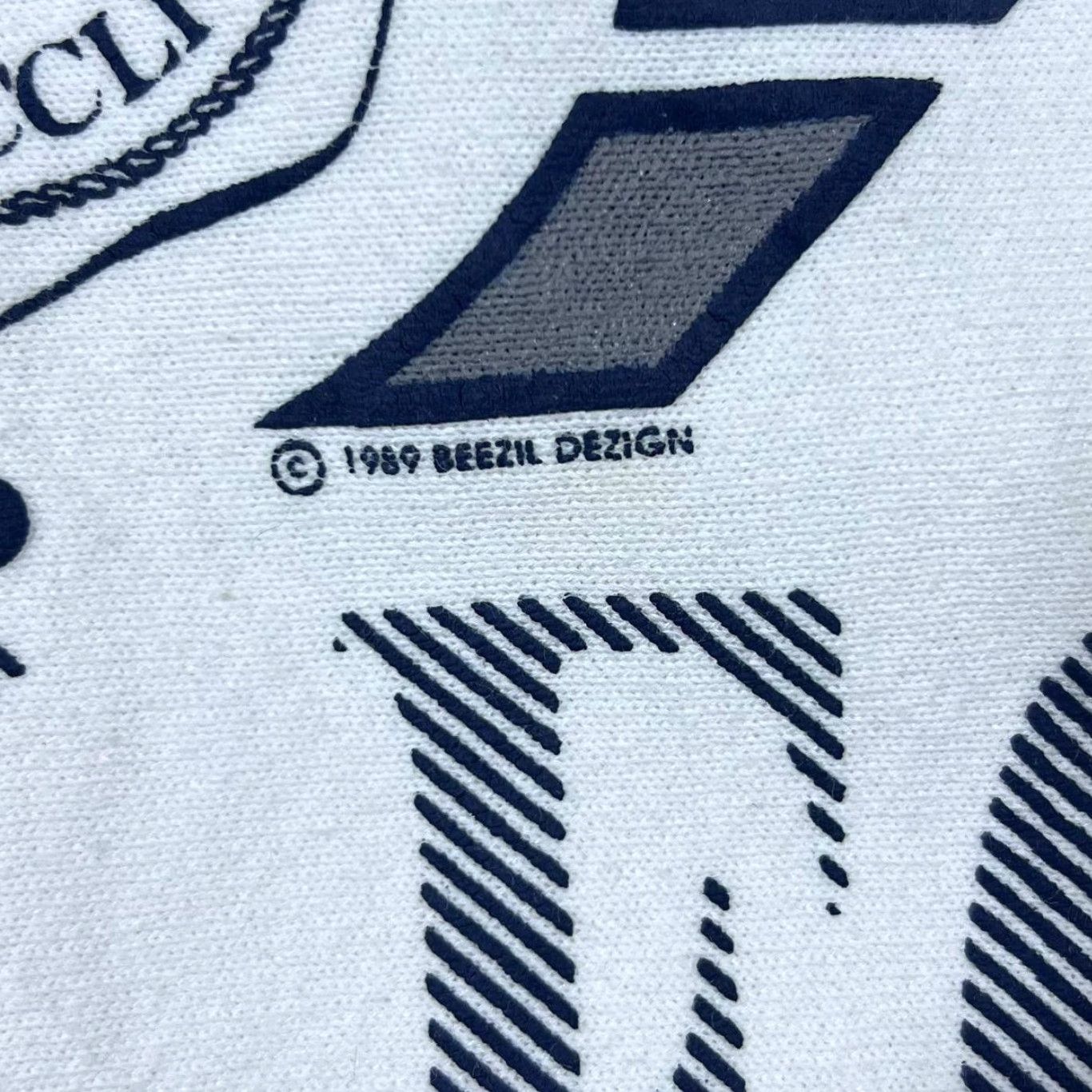 Vintage VINTAGE Blezil (1989) Catawba College Graphic White Grey Sweatshirt Large Medium Mens Sweatshirt Size US M / EU 48-50 / 2 - 4 Thumbnail