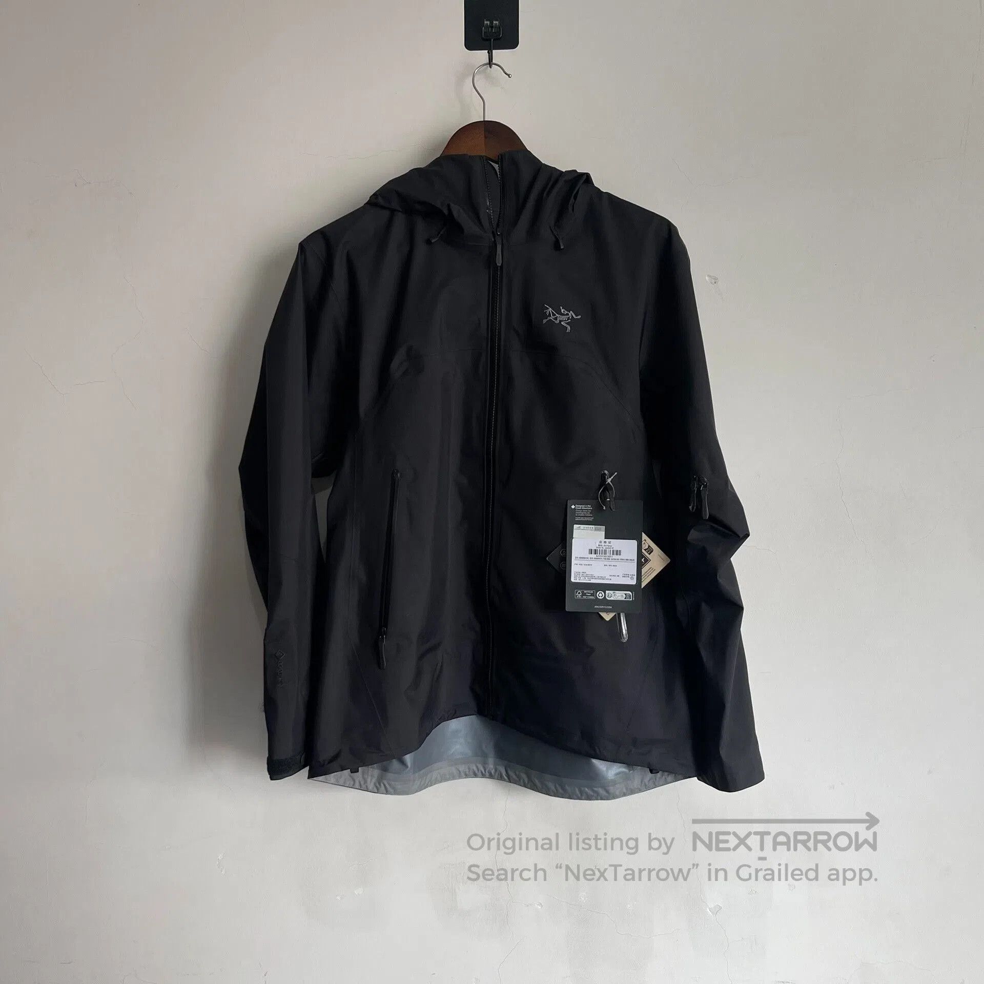 Arc'teryx Arcteryx BETA SL Women's Jacket Black. Size M / US 6-8 / IT 42-44 - 1 Thumbnail