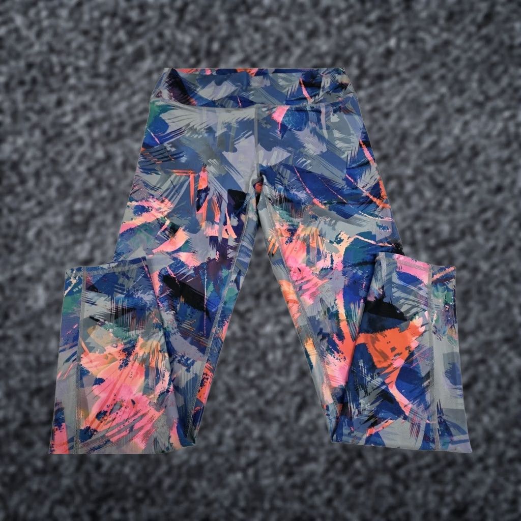 Fabletics Fabletics Lisette High Waisted Capri Leggings Womens L Multicolor Abstract 27in Inseam Capris Skinny Yoga Gym Running L/10-12 NWT Size 36" / US 14 / IT 50 - 1 Thumbnail