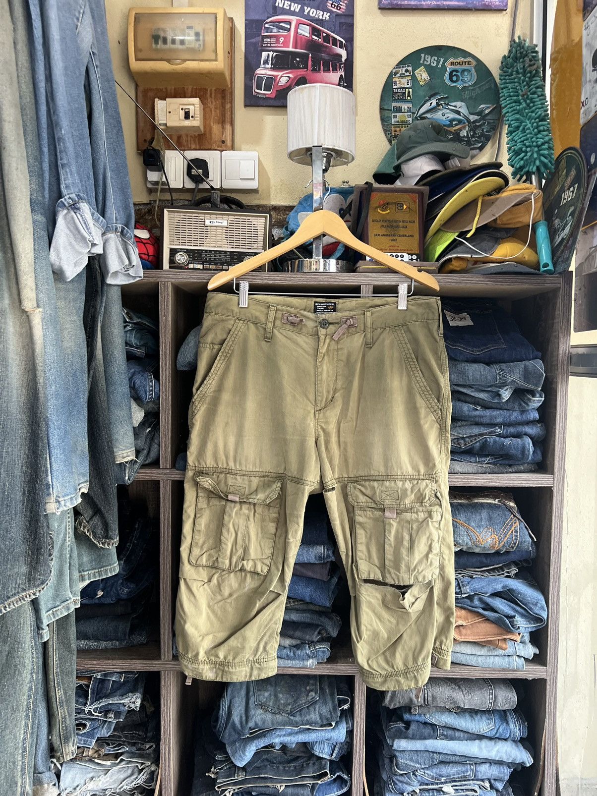 Alpha Industries 🔥Rare Alpha Industries Front Pockets Short Cargo Pants Size US 36 / EU 52 - 1 Thumbnail