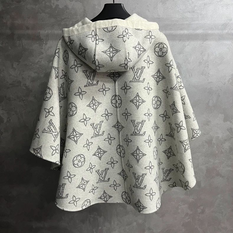 Louis Vuitton Louis Vuitton size os Cream Logo Reversible Lace Up Hooded Size US M / EU 48-50 / 2 - 7 Thumbnail