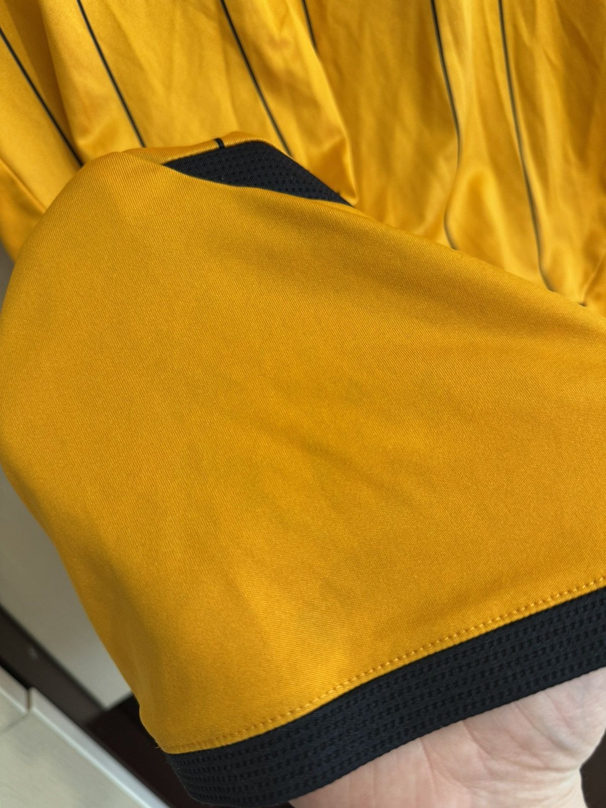 Umbro Hull City 2009-2010 Home Soccer Jersey Football Kit Shirt Size US M / EU 48-50 / 2 - 13 Thumbnail