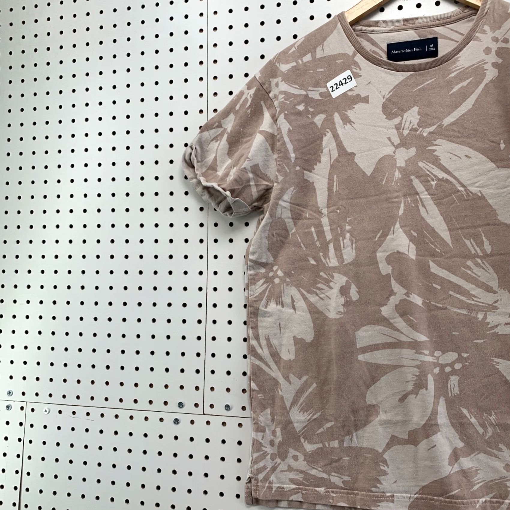Abercrombie & Fitch Abercrombie & Fitch Shirt Mens Medium Brown Floral All Over Print 20.5x28 Size US M / EU 48-50 / 2 - 3 Thumbnail