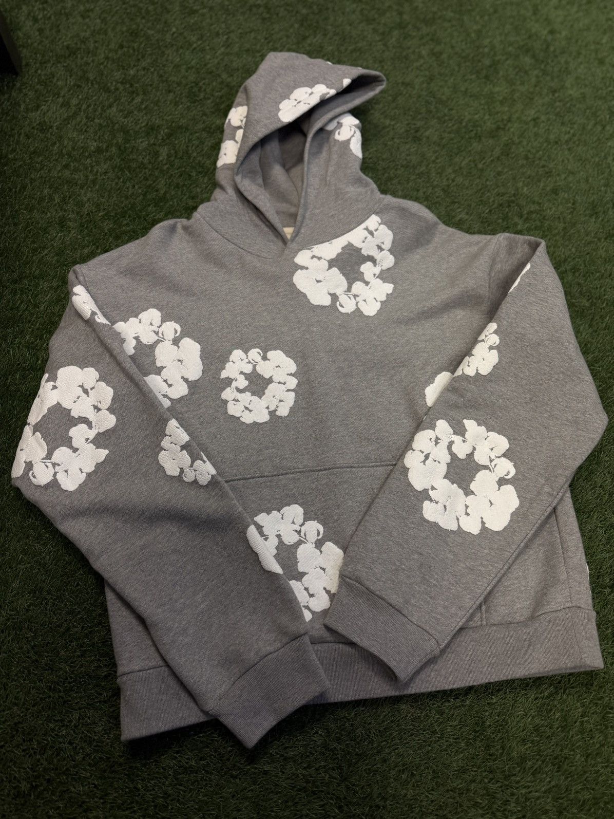 DENIM TEARS Denim Tears OG Cotton Wreath Grey Hoodie Size XXL Size US XXL / EU 58 / 5 - 2 Thumbnail