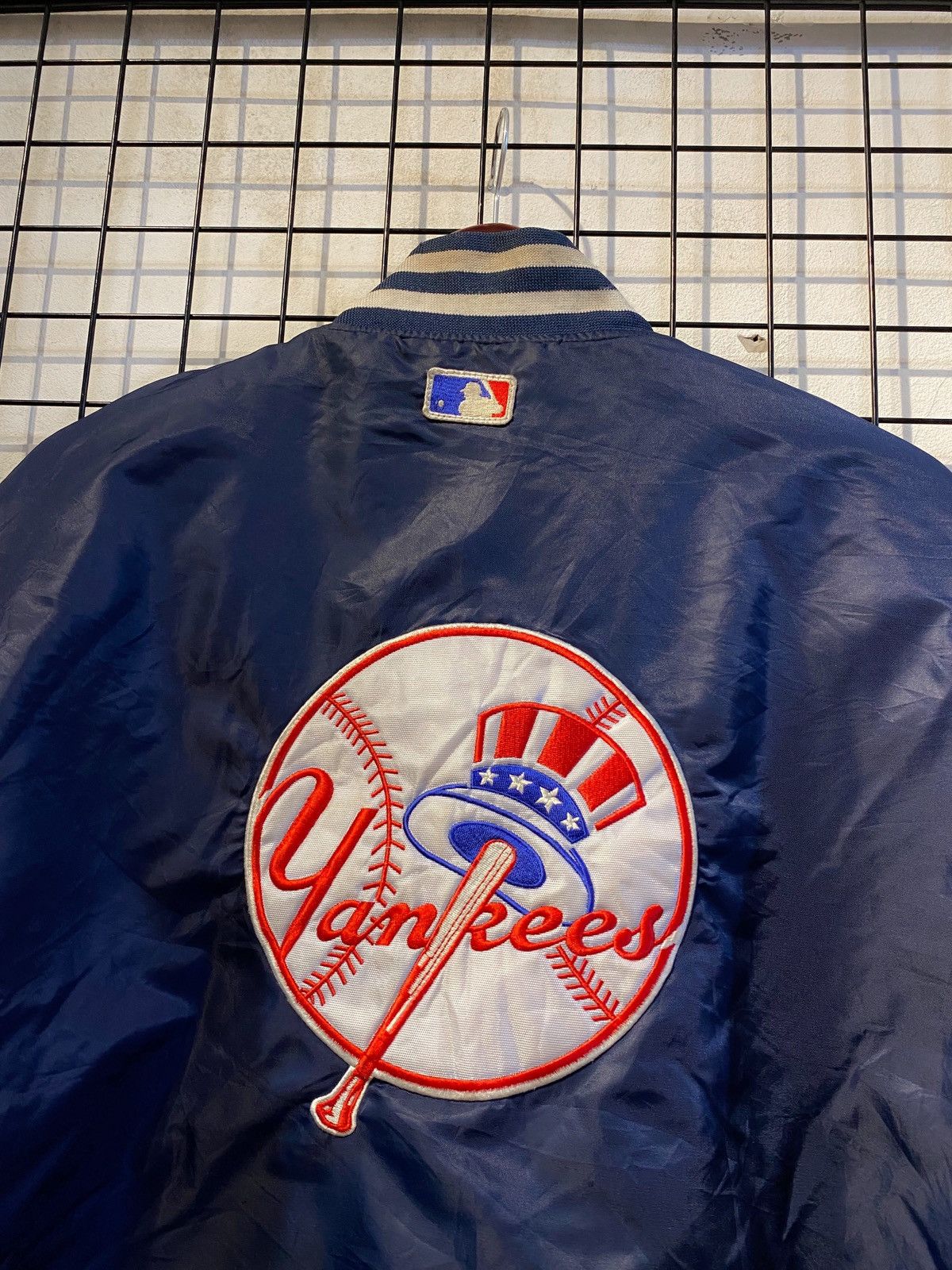 Starter Rare 🔥 Starter MLB Yankees Logo Backhit Varsity Size US L / EU 52-54 / 3 - 3 Thumbnail