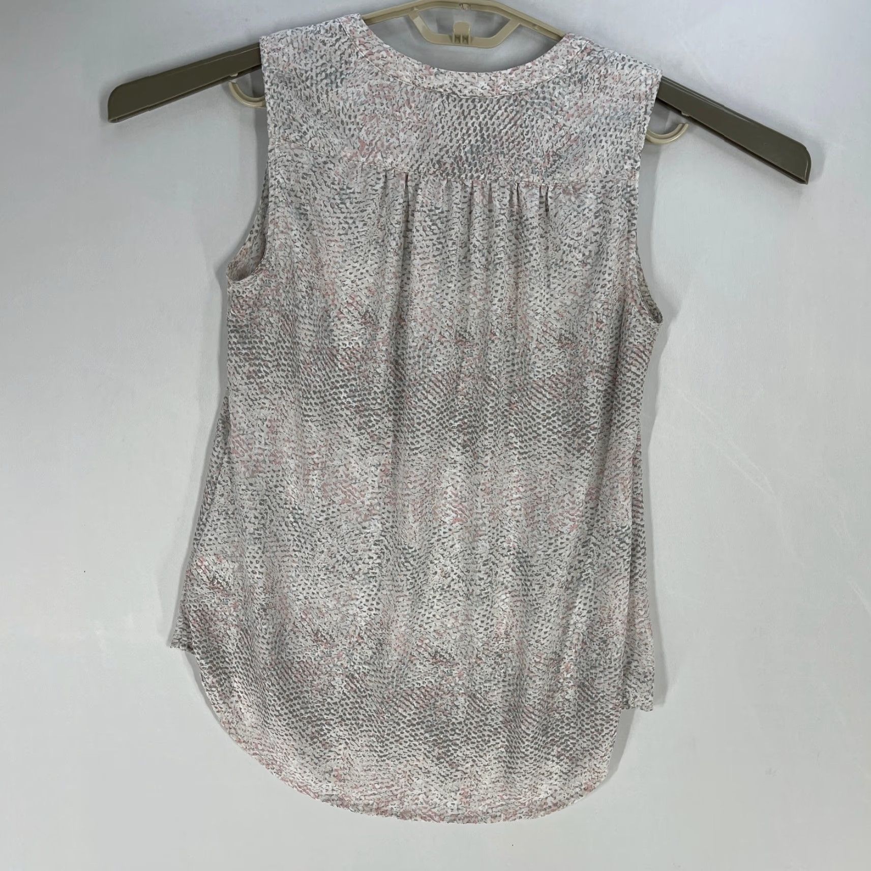 Vintage Dalia Blouse Sleeveless Pink Gray White Geometric Print Office Chic Bohemian Soft Girl Basic Pullover Regular Size S Women Size S / US 4 / IT 40 - 3 Thumbnail