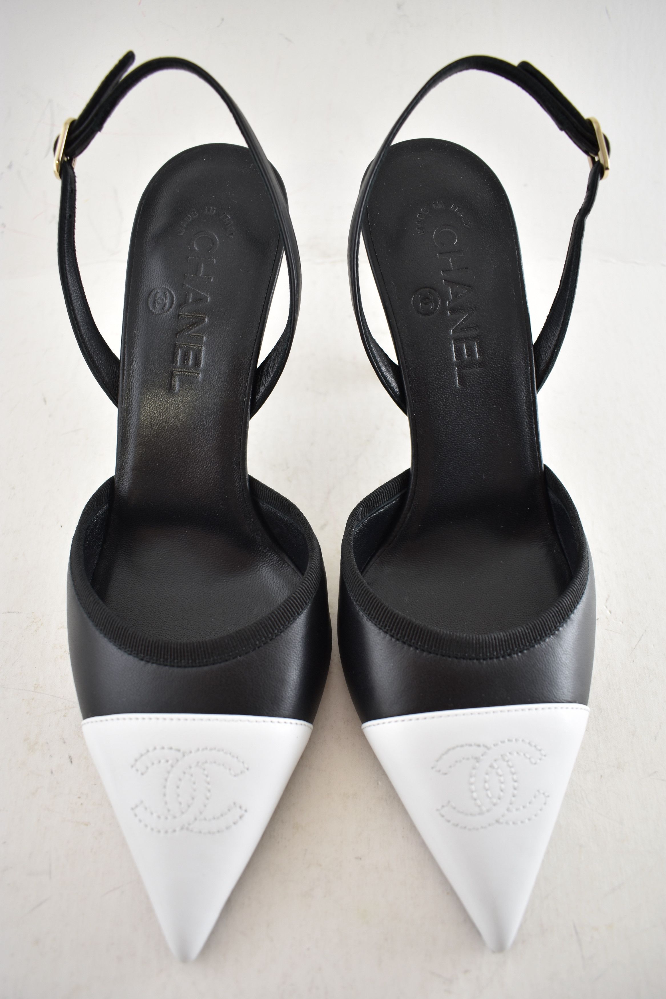 Chanel 26P White CC Logo Pointed Toe Slingback Mule Heel Pump 39.5 Size US 9.5 / IT 39.5 - 10 Thumbnail