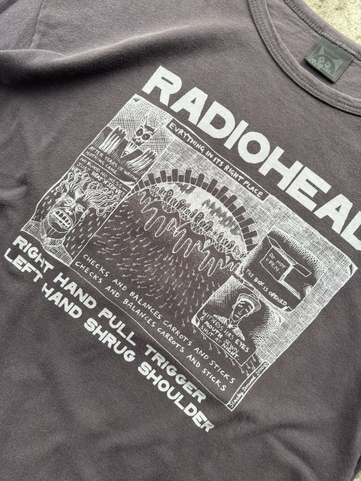 Band Tees Vintage 2000 Radiohead band tshirt Size US M / EU 48-50 / 2 - 5 Thumbnail