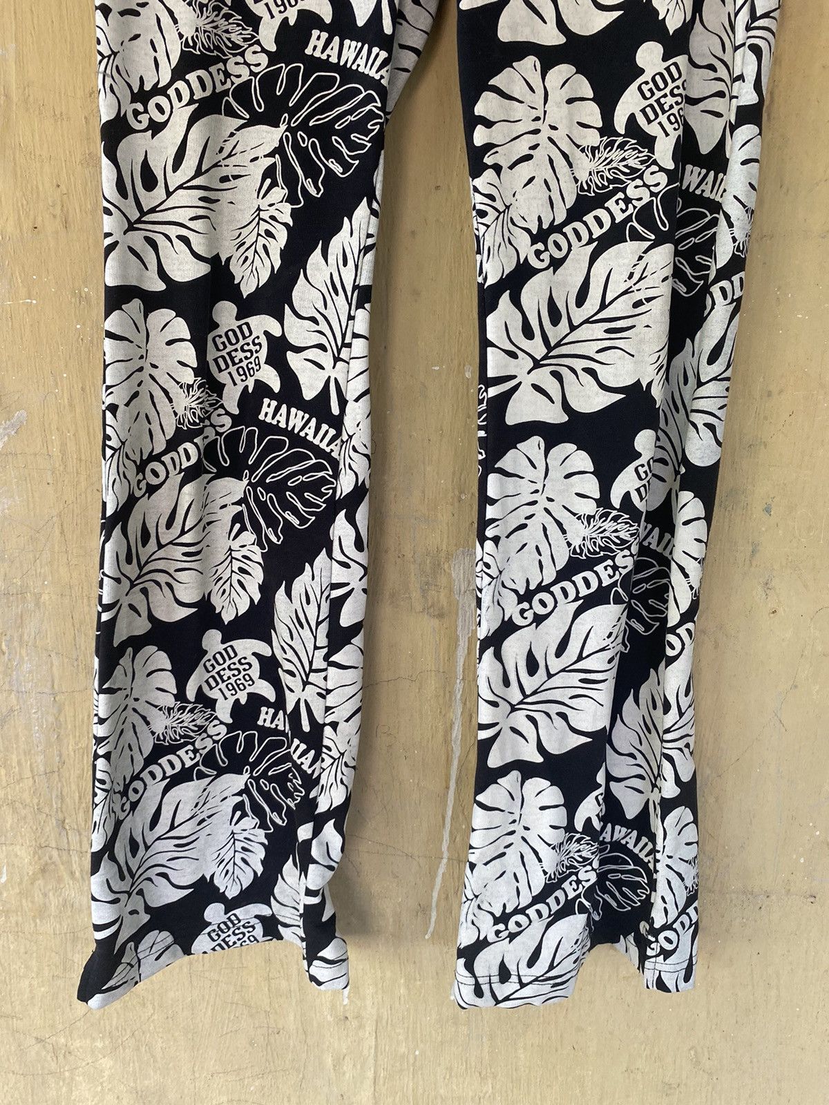 Japanese Brand Team Goddis Gyonan Chisasaki Hawaii Flowers Japanese Brand Size 30" / US 8 / IT 44 - 4 Thumbnail