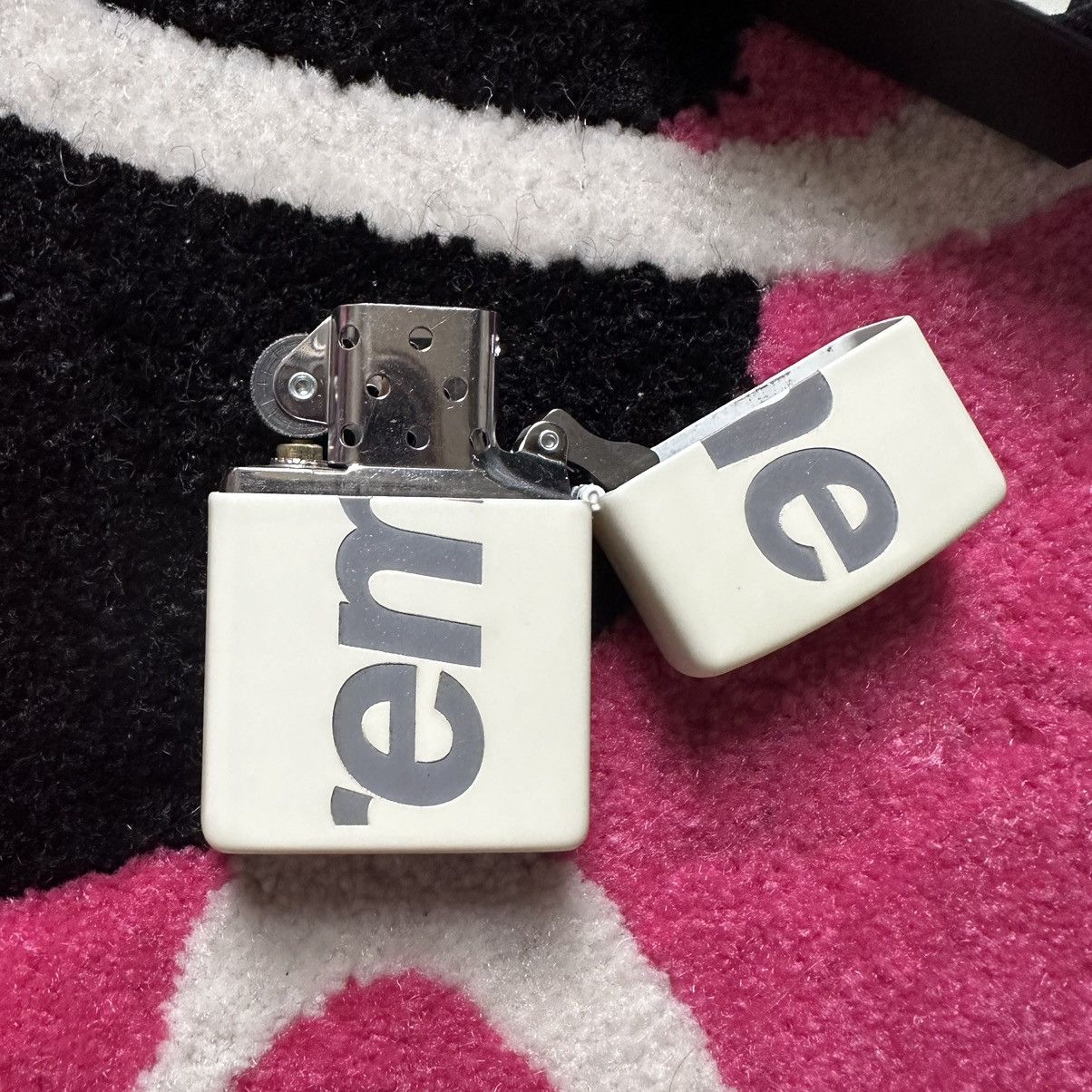 Supreme × Zippo Supreme glow in the dark zippo brand new never used Size ONE SIZE - 6 Thumbnail