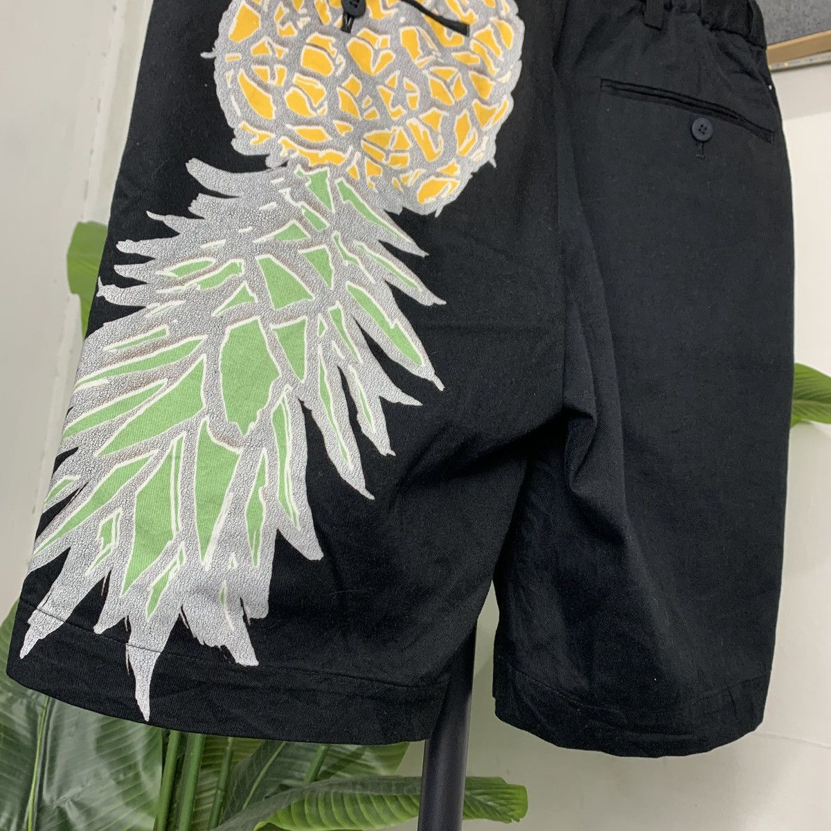 Issey Miyake 🇯🇵Issey Miyake Men🇯🇵 pinapple Painted Short pants Size US 31 - 11 Thumbnail
