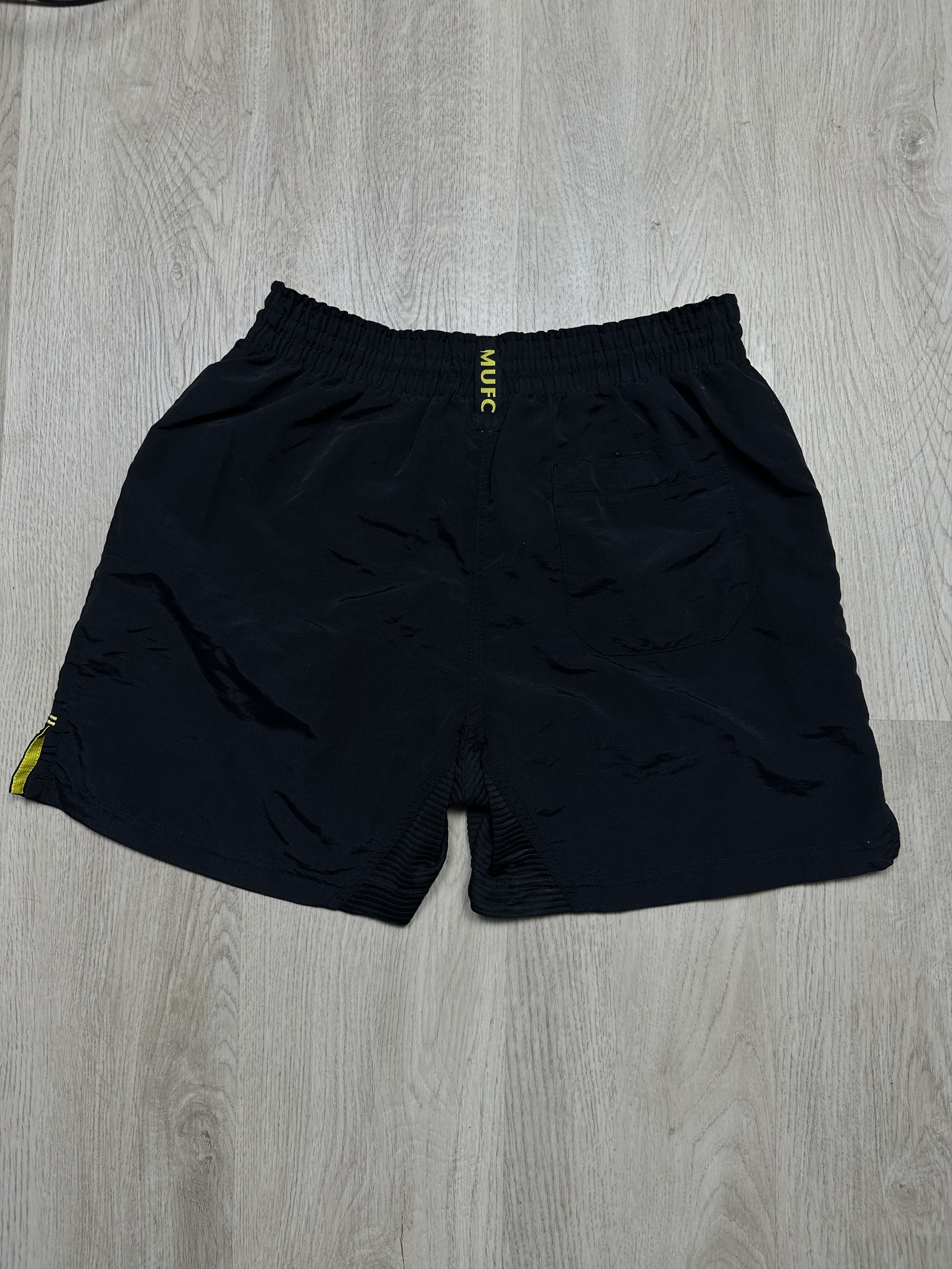 Umbro Umbro Manchester United Vintage Nylon Shorts Size US 28 / EU 44 - 8 Thumbnail