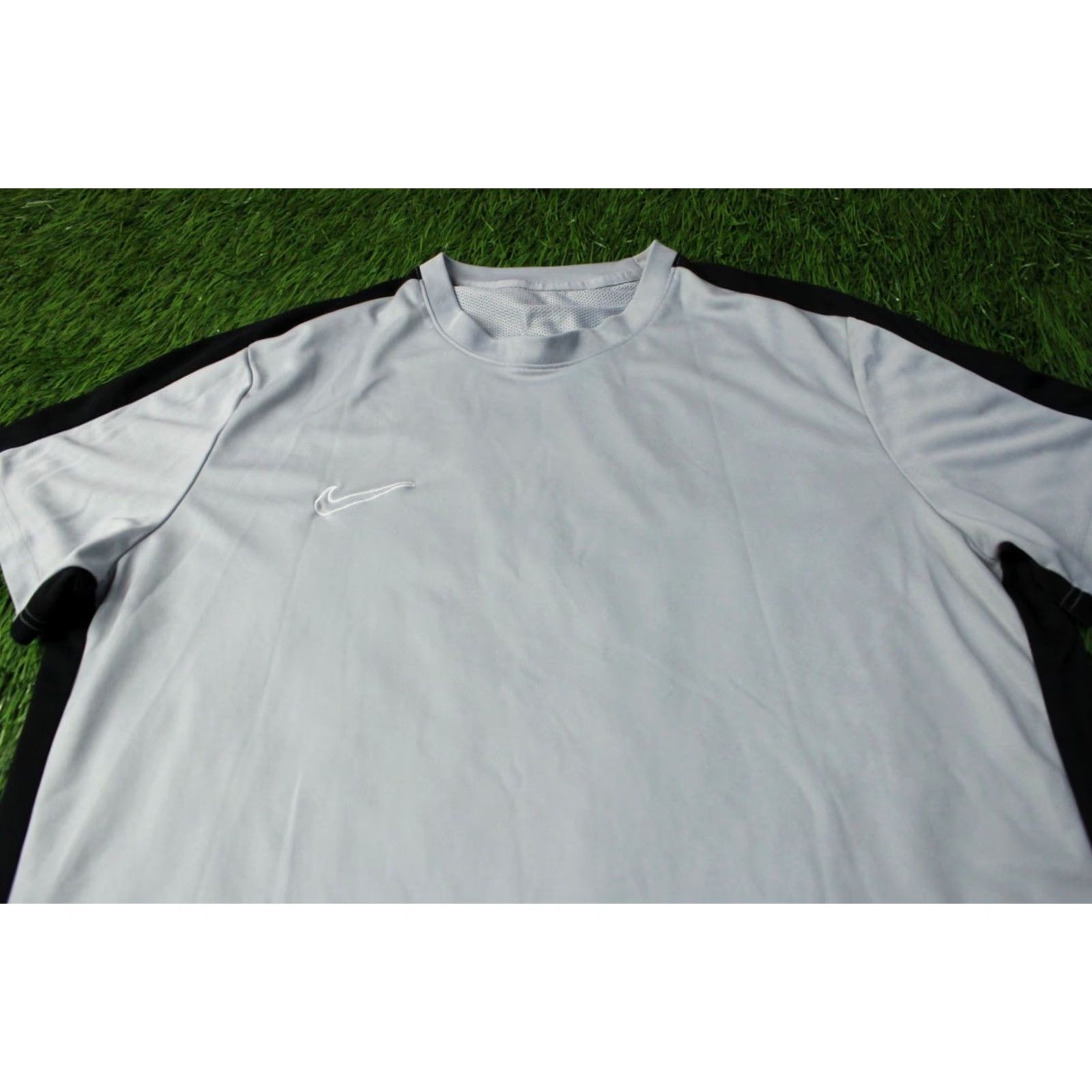 Nike NIKE ACADEMY DRI-FIT ORIGINAL 2023 MEN FOOTBALL SHIRT JERSEY XXXL GRAY AND BLACK Crew Neck Short Sleeve Diagonal Football Nike Dri-FIT Mens XXXL Size US XXL / EU 58 / 5 - 2 Thumbnail