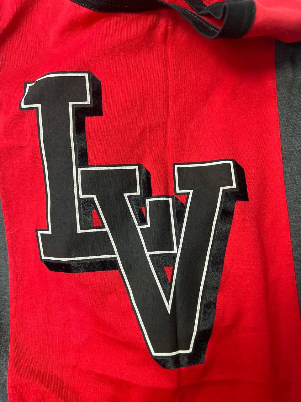 Louis Vuitton Louis Vuitton LV Logo T-shirt Size US L / EU 52-54 / 3 - 2 Thumbnail