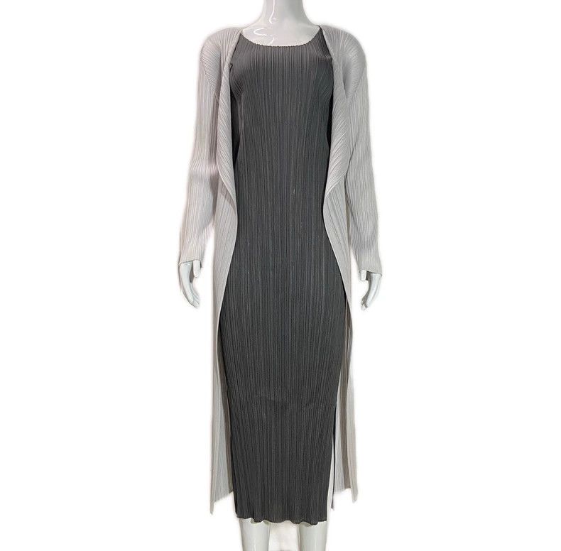 Issey Miyake Issey Miyake size:3 A dark grey pleated cardigan Size XS / US 0-2 / IT 36-38 - 1 Thumbnail