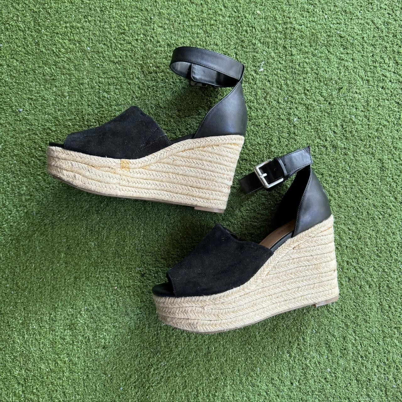 Designer Women's Black and Cream Sandal Size US 8 / IT 38 - 1 Thumbnail