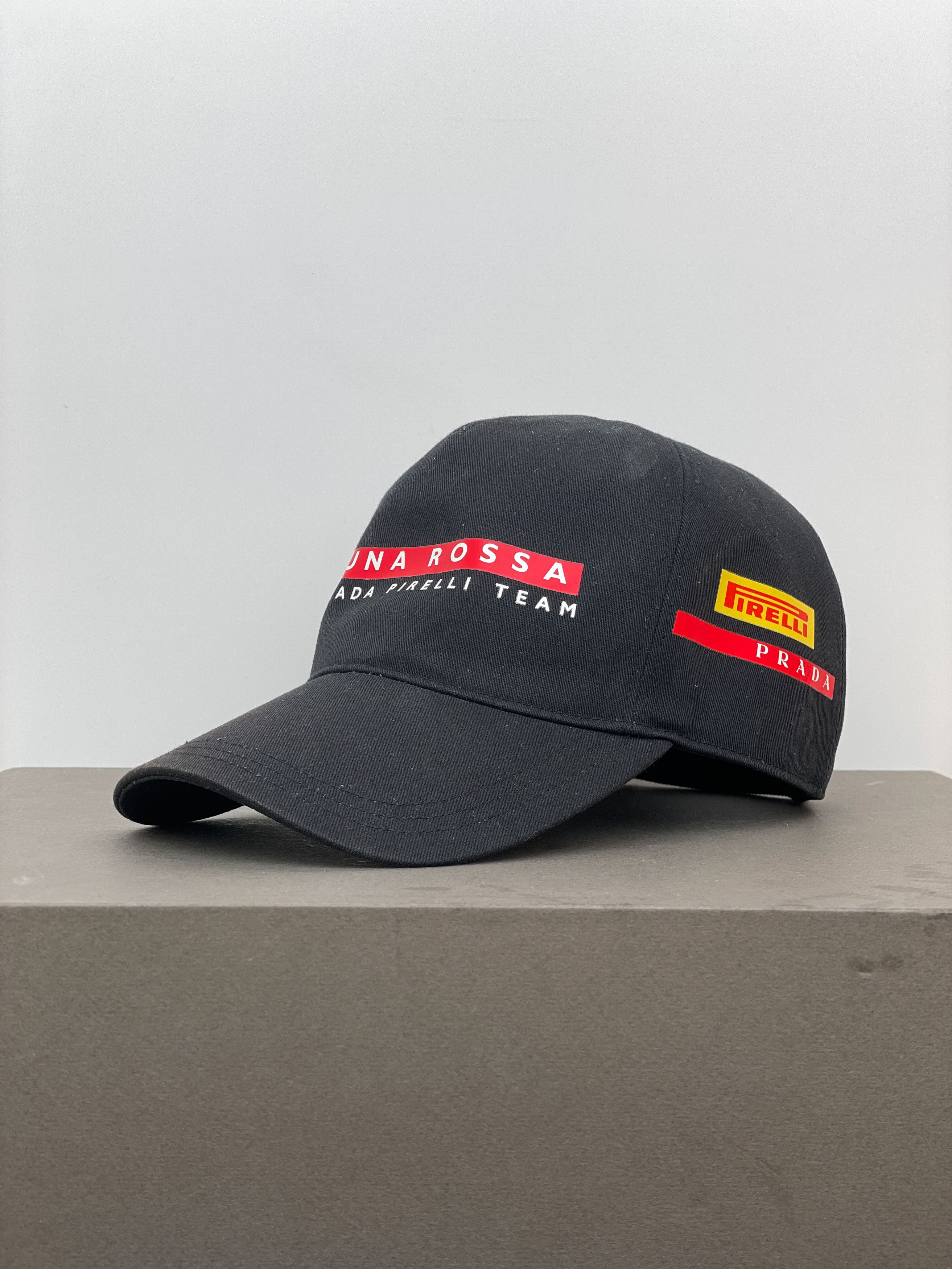 【PRADA】LUNA ROSSA のPIRELLI TEAMキャップ LUNA ROSSA PRADA PIRELLI 36th AMERICAS CUP OFFICIAL TEAM CAP