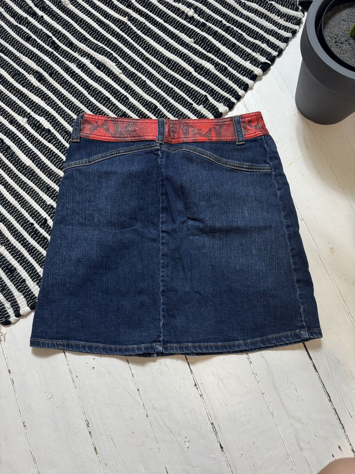 Dolce & Gabbana VINTAGE DOLCE&GABBANA 2000s MINI SKIRT Size 30" / US 8 / IT 44 - 7 Thumbnail