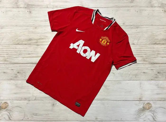 Nike Nike Manchester United 2011 2012 Young #18 Home Shirt Jersey Size US M / EU 48-50 / 2 - 3 Thumbnail
