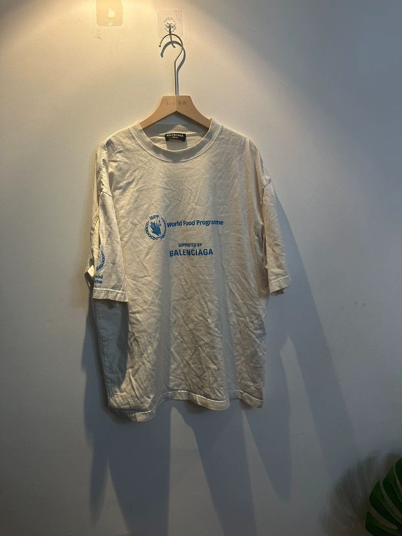 Balenciaga Balenciaga White WFP co-branded short sleeve Size US M / EU 48-50 / 2 - 1 Thumbnail