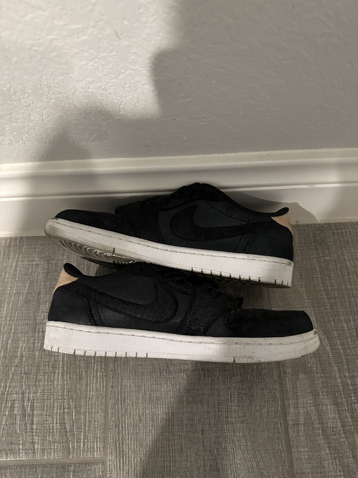 Jordan Brand Jordan 1 Low Black Vachetta Size US 9.5 / EU 42-43 - 3 Thumbnail