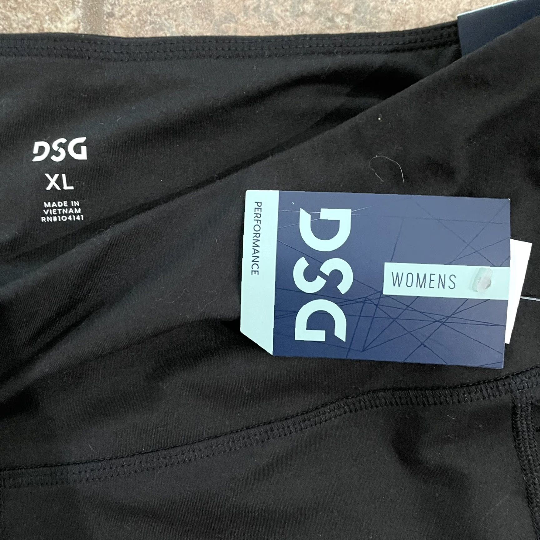 Vintage DSG Performance Black Stretchy Workout Pants Women XL 32x24 Compression Activewear Pants Womens Size 40" / US 18 - 4 Thumbnail