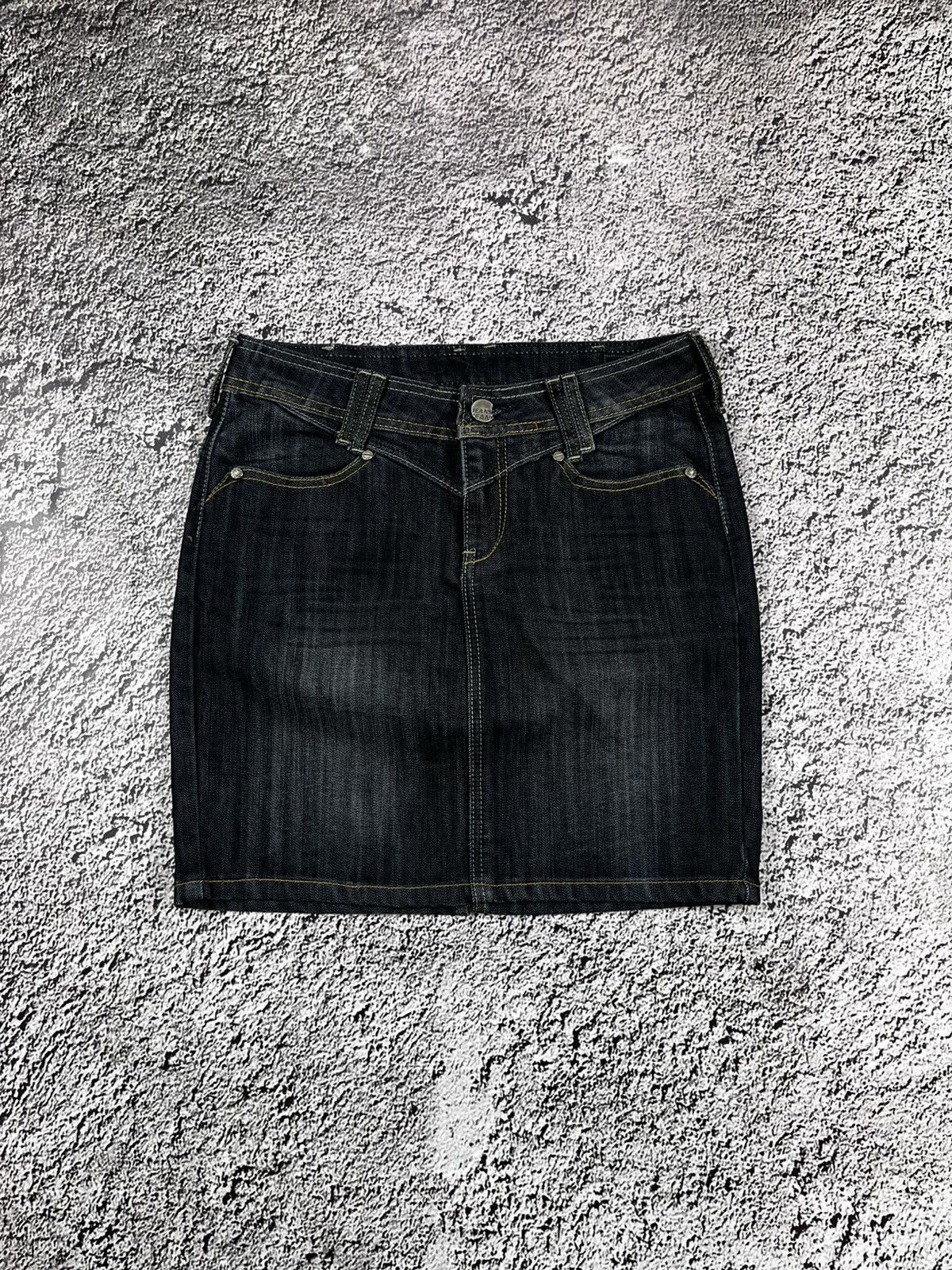 Vintage Vintage Y2K Faded Denim Low Rise Mini Skirt Juicy Style Size 28" / US 6 / IT 42 - 1 Thumbnail