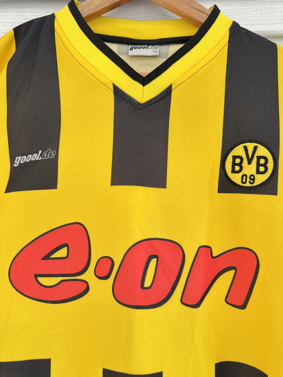 Vintage Ikpeba #24 Borussia Dortmund 2000-2001 Vintage Soccer Jersey Size US L / EU 52-54 / 3 - 9 Thumbnail