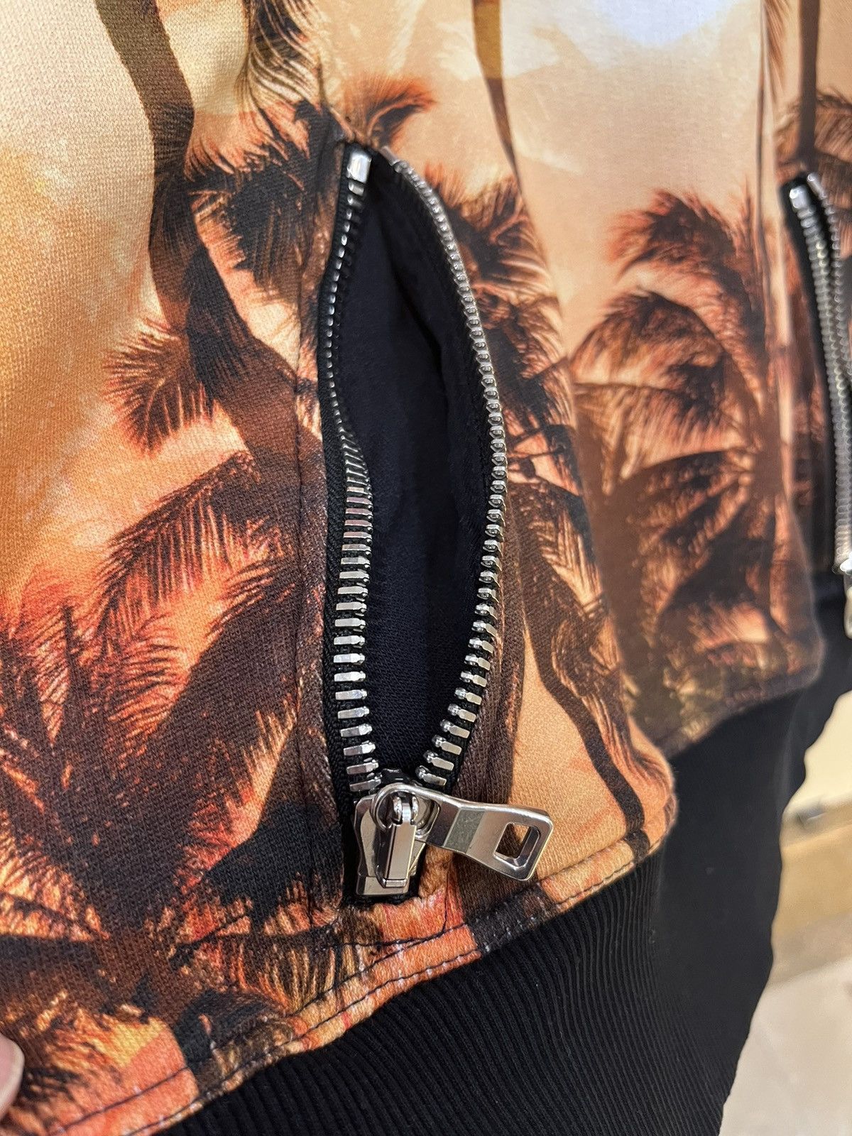 Balmain palm tree sunset print hoodie Sweater size m Size US M / EU 48-50 / 2 - 14 Thumbnail