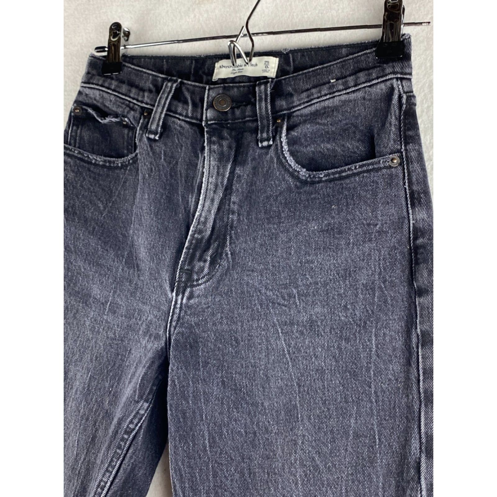 Abercrombie & Fitch Abercrombie & Fitch Jeans Womens 25 Black Mom High Rise Denim Acid Wash Size 42" / US 20 - 6 Thumbnail