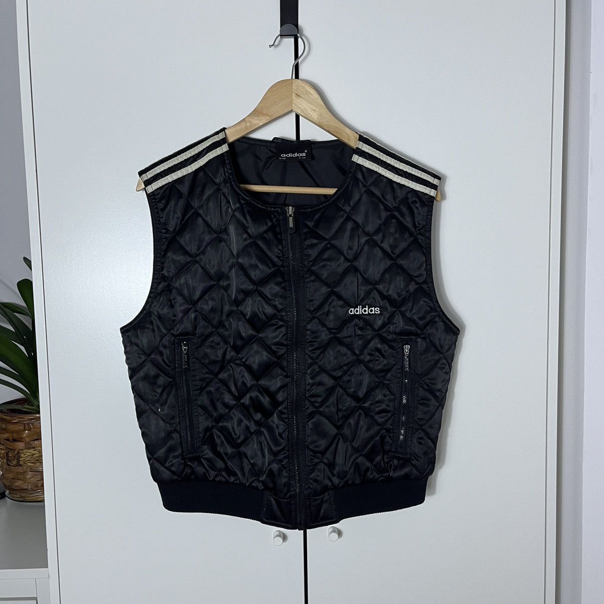 Adidas Vintage Adidas Quilted Cropped Black Vest Streetwear Y2K Size M / US 6-8 / IT 42-44 - 1 Thumbnail