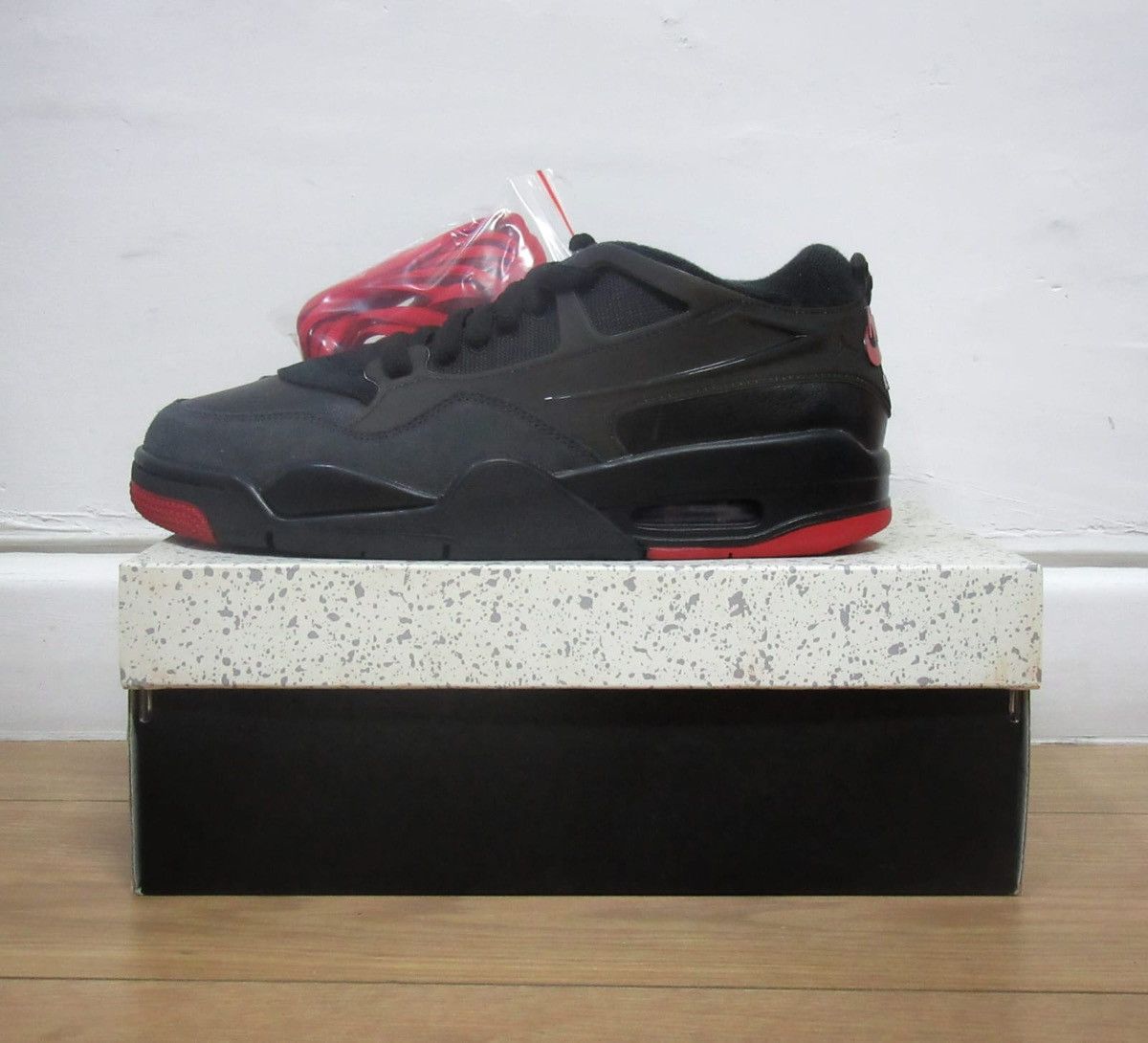 Jordan Brand Air Jordan 4 RM Bred size EU 42.5-US 9 Size US 9 / EU 42 - 2 Thumbnail