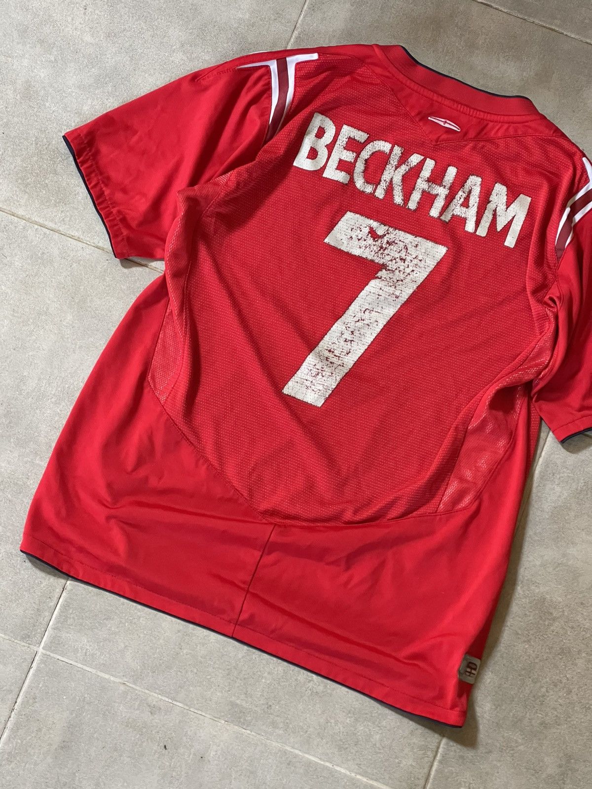 Umbro 2004 Umbro England #7 Backham vintage soccer jersey Size US M / EU 48-50 / 2 - 3 Thumbnail