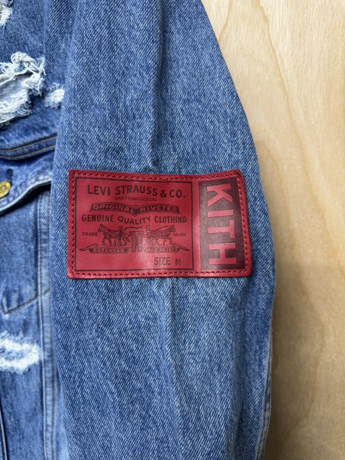 Kith × Levi's Kith x Levis Strawberry Fields Trucker Jacket Washed Blue Size US M / EU 48-50 / 2 - 3 Thumbnail
