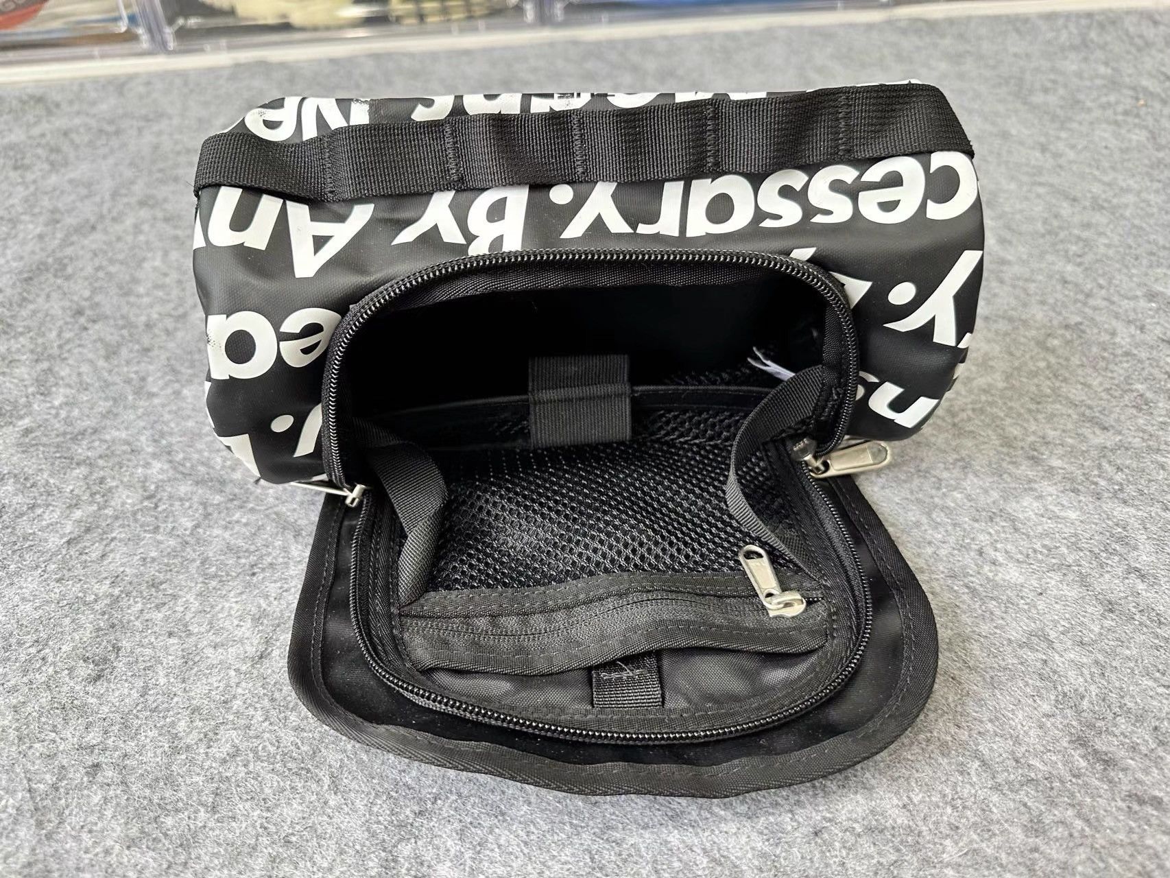 Supreme Supreme TNF Black Graphic Wash Bag K36 Size ONE SIZE - 4 Thumbnail