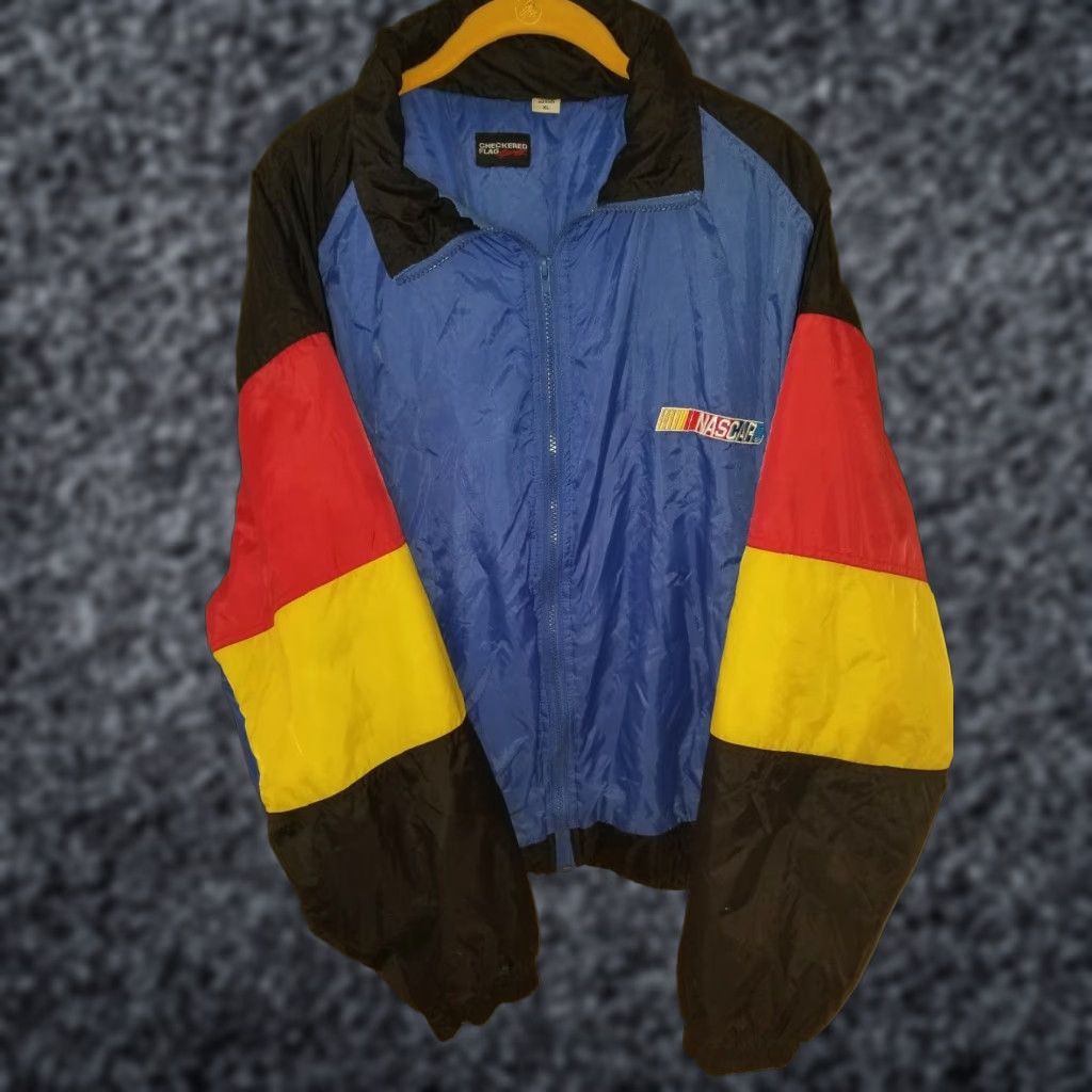 Vintage VINTAGE Checkered Flag NASCAR Puff y Jacket XL Windbreaker Hooded Jacket (Nylon) Logo Zip Black Mens Size US XL / EU 56 / 4 - 1 Thumbnail