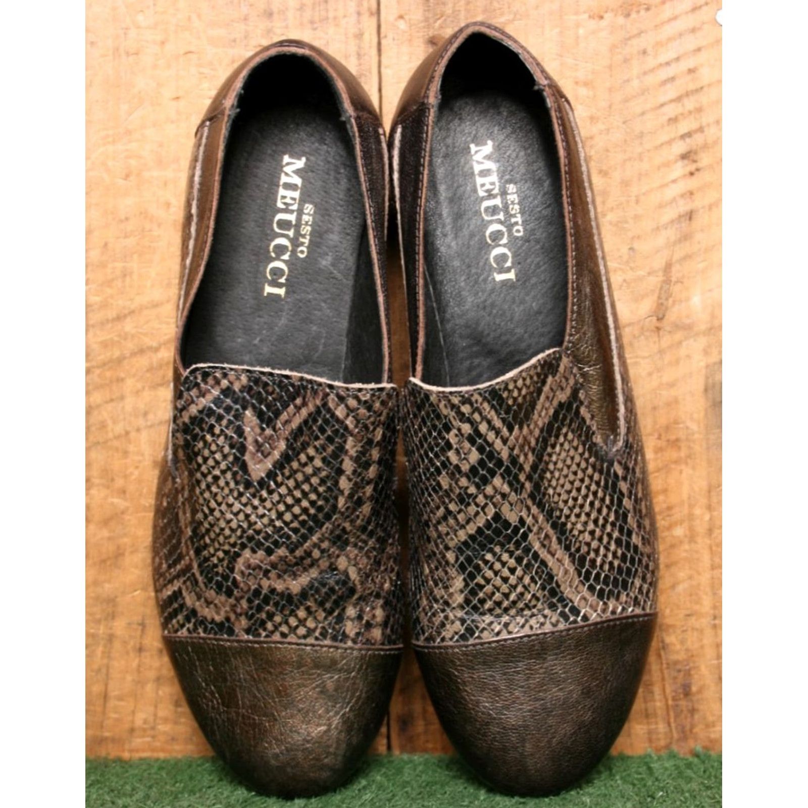 Vintage VINTAGE Sesto Meucci Bronze Leather Snakeskin Print Slip-On Flats Sz. 7.5 M Women Leather Slip-On Flats Bronze Snakeskin 90s Size US 8 / IT 38 - 4 Thumbnail