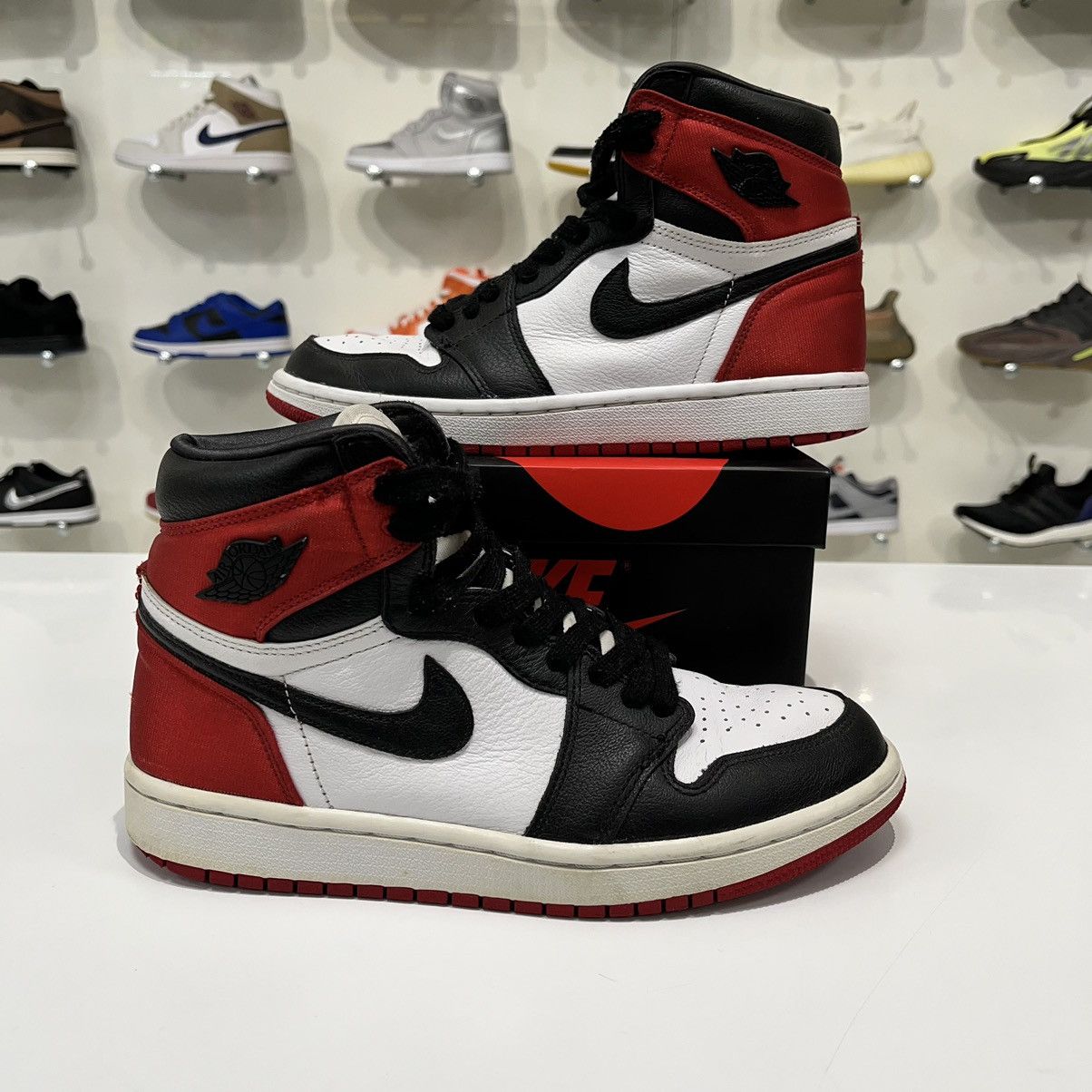 Nike Air Jordan 1 Retro High Satin Black Toe (W) Size US 7.5 / IT 37.5 - 1 Thumbnail