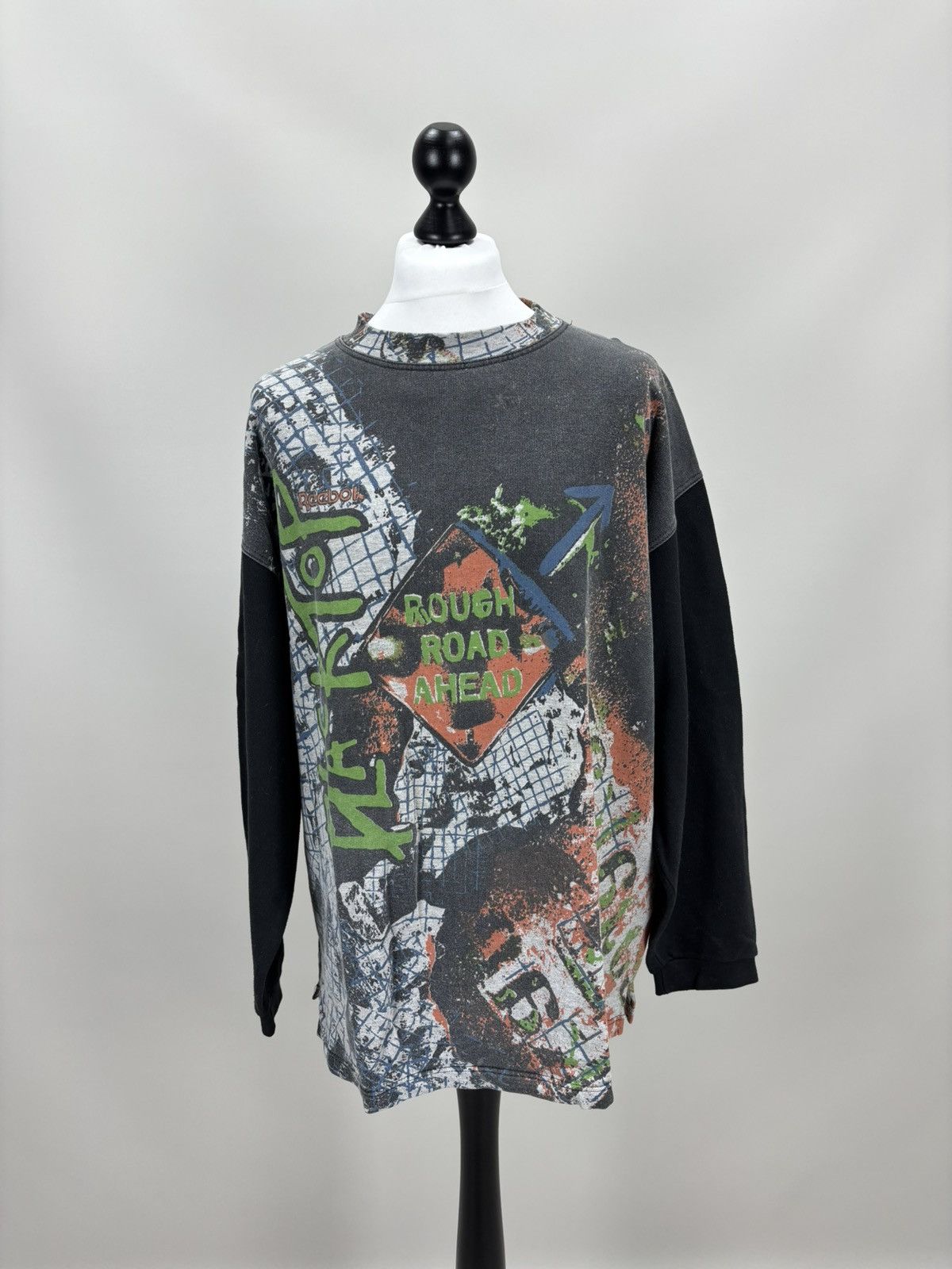 Mens vintage sweatshirt Reebok Size XL Color Multicolor