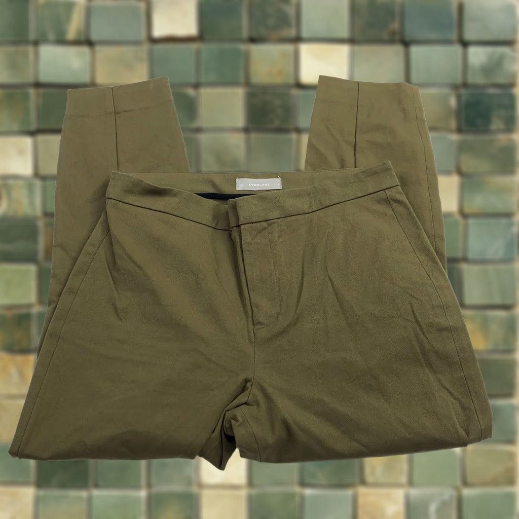 Everlane Everlane Women's 8 Pull On Business Casual Tapered Pant Green EUC Size 30" / US 8 / IT 44 - 1 Thumbnail