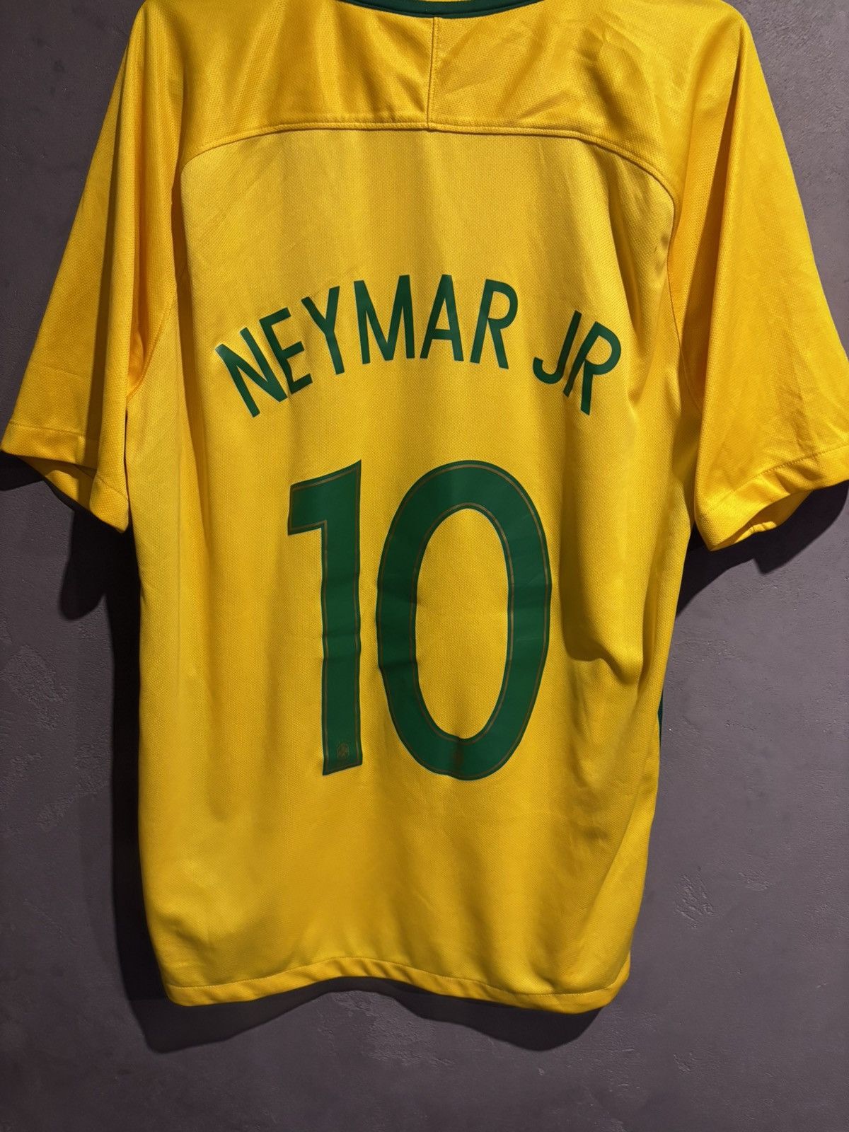 Nike Nike vintage brazil football jersey Neymar Jr 10 Size US L / EU 52-54 / 3 - 9 Thumbnail