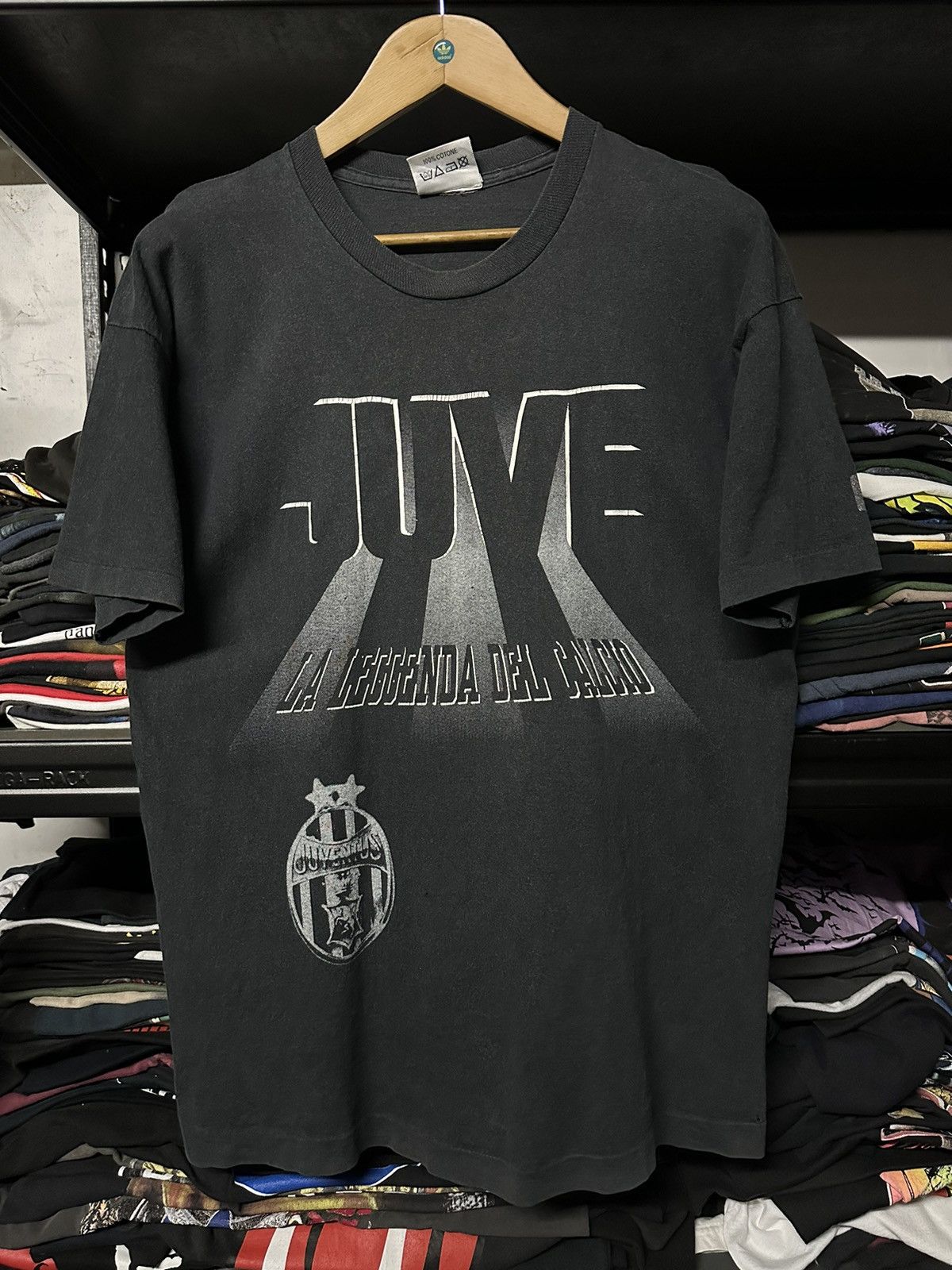 Vintage Vintage 90s Juventus Italia Club Single Stitch Faded Tee Size US L / EU 52-54 / 3 - 1 Thumbnail