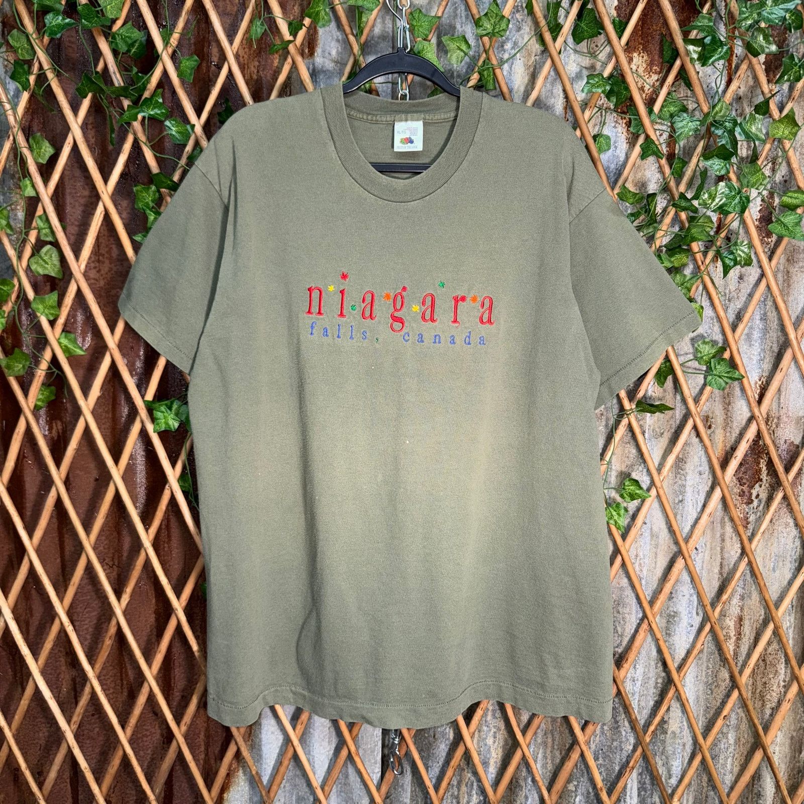 Fruit Of The Loom Vintage Y2K Niagara Falls Canada embroider 1990s tour tshirt Size US XL / EU 56 / 4 - 1 Thumbnail