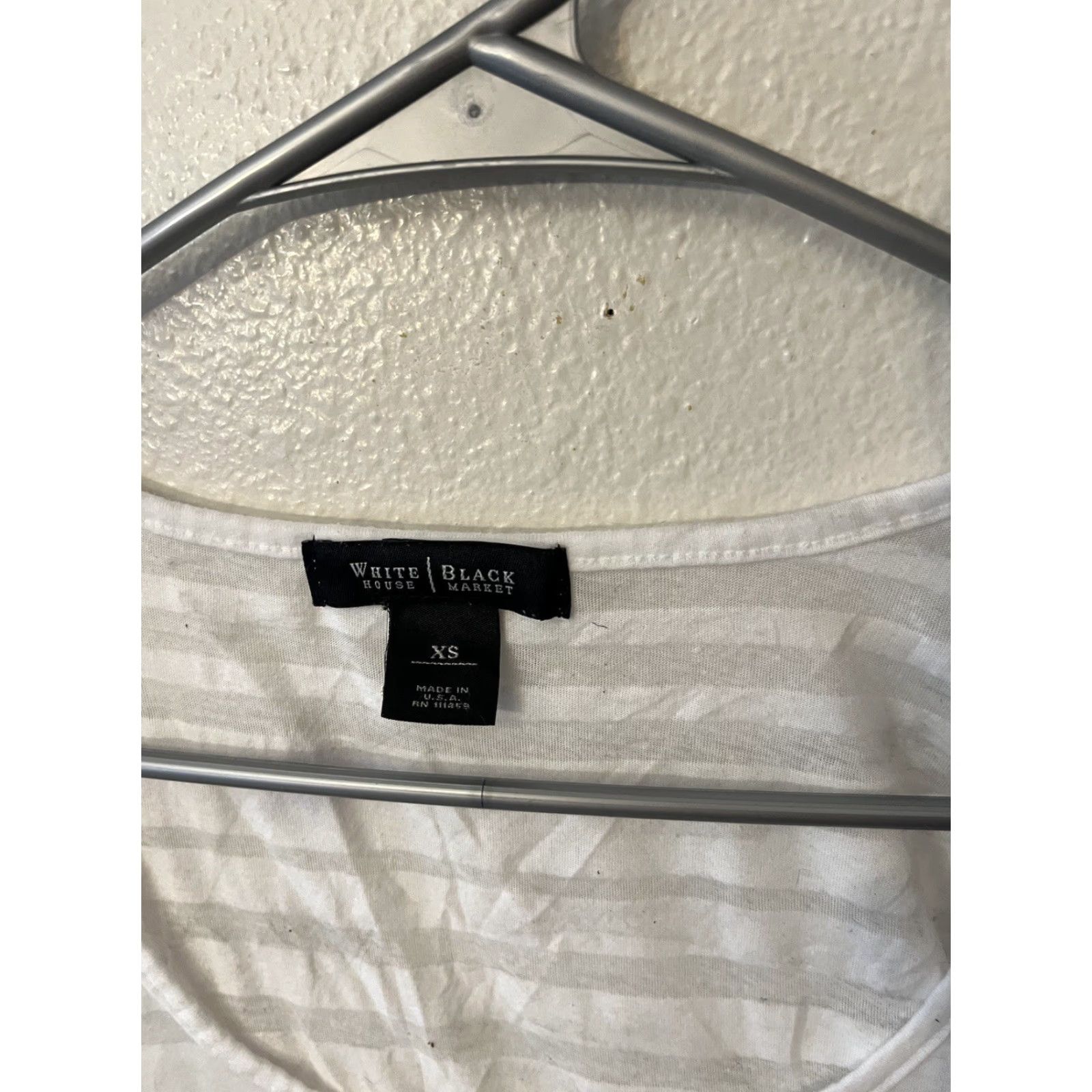White House Black Market White House Black Market T-Shirt Women’s XS White Striped Short Sleeve Round Neck Casual Basic Stretch Tee Pullover Regular Women Size XS / US 0-2 / IT 36-38 - 2 Thumbnail