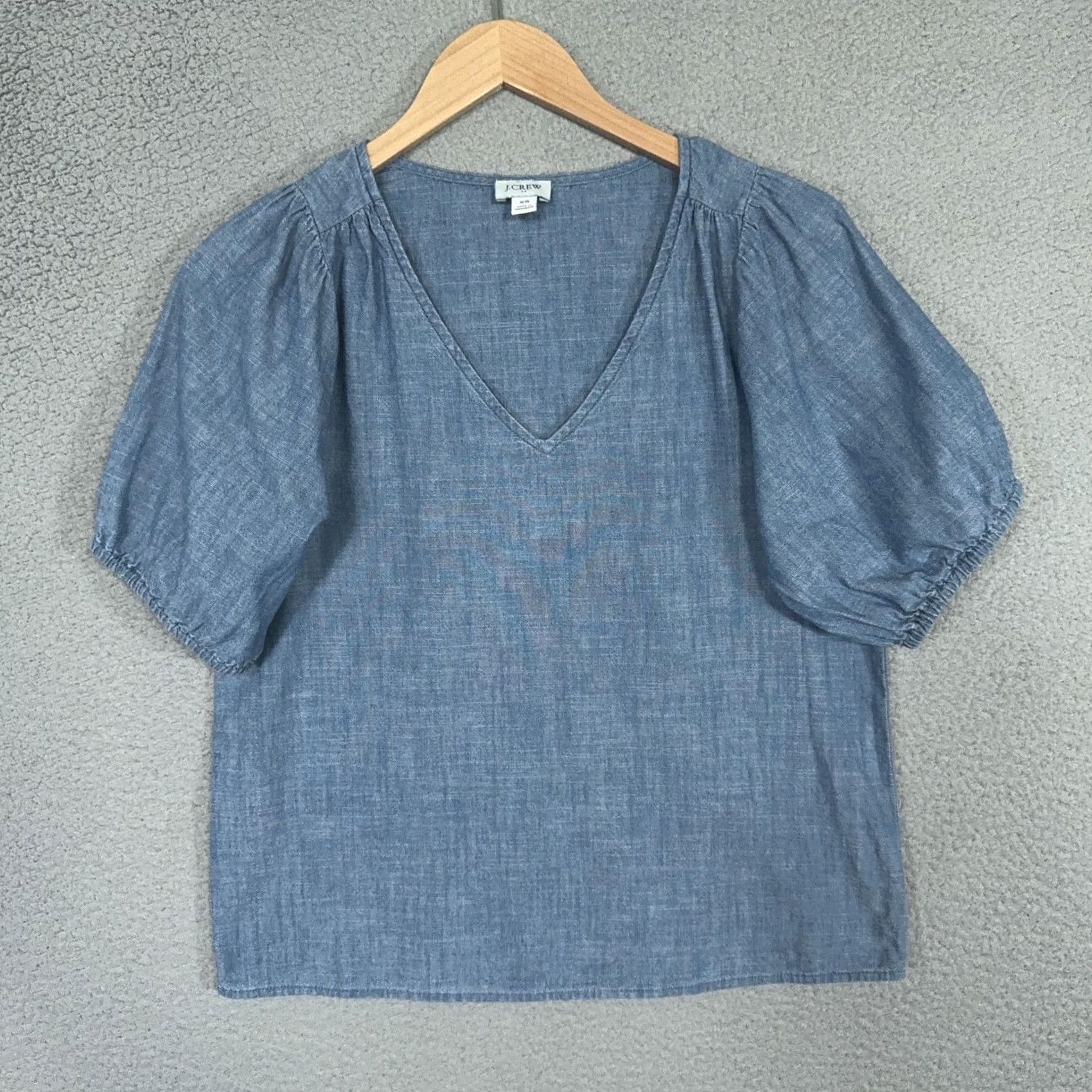 J.Crew J.CREW Chambray Top Womens XS Blue Puff Sleeve V-Neck Shirt Size XS / US 0-2 / IT 36-38 - 2 Thumbnail