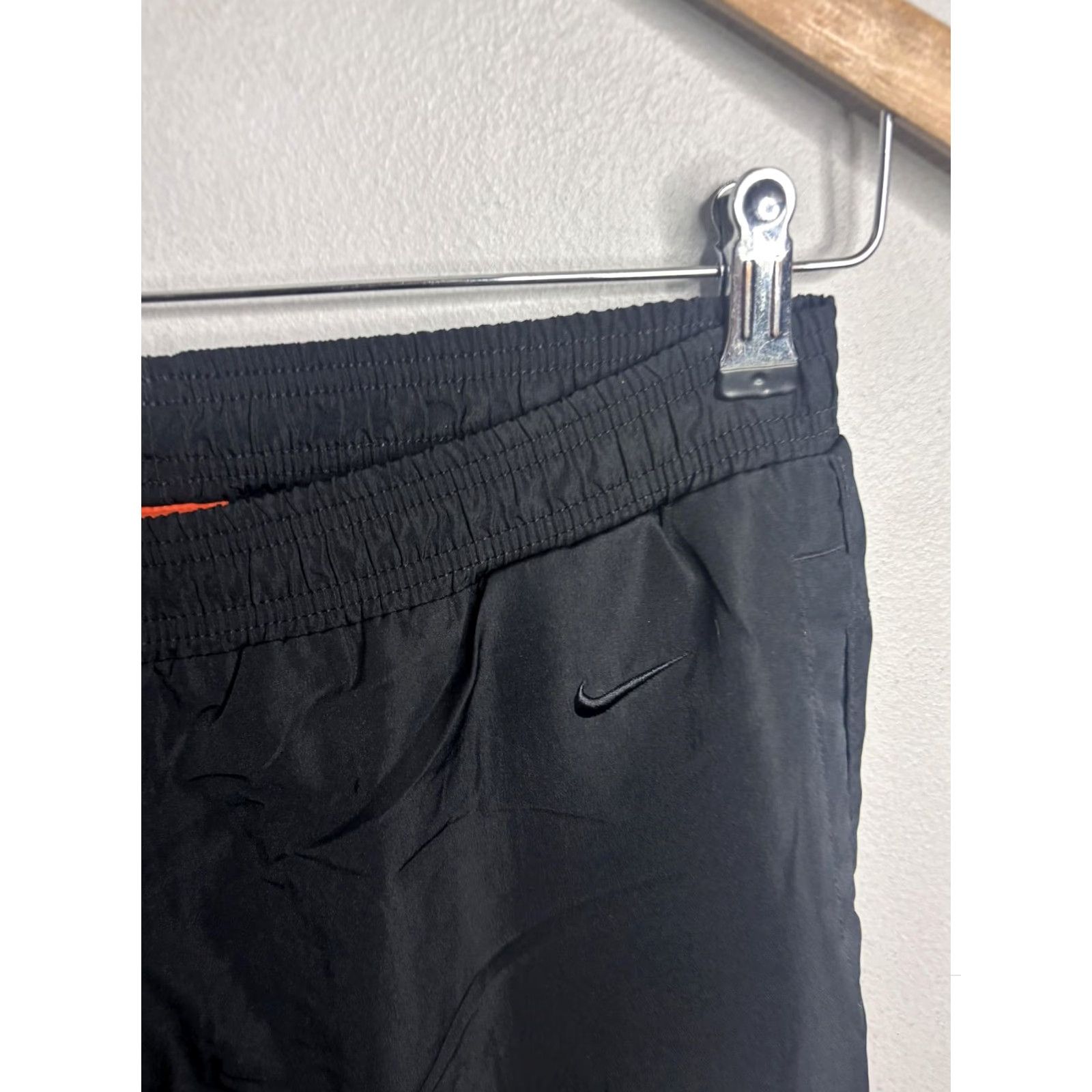 Nike VINTAGE Nike Athletic Pants Womens Small Black Windbreaker Track Pants Swoosh Logo Size 28" / US 6 / IT 42 - 2 Thumbnail