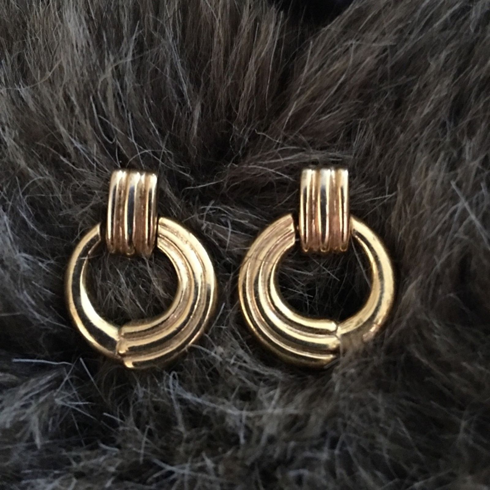 Vintage Vintage 70s gold tone textured pierced earrings Size ONE SIZE - 1 Thumbnail
