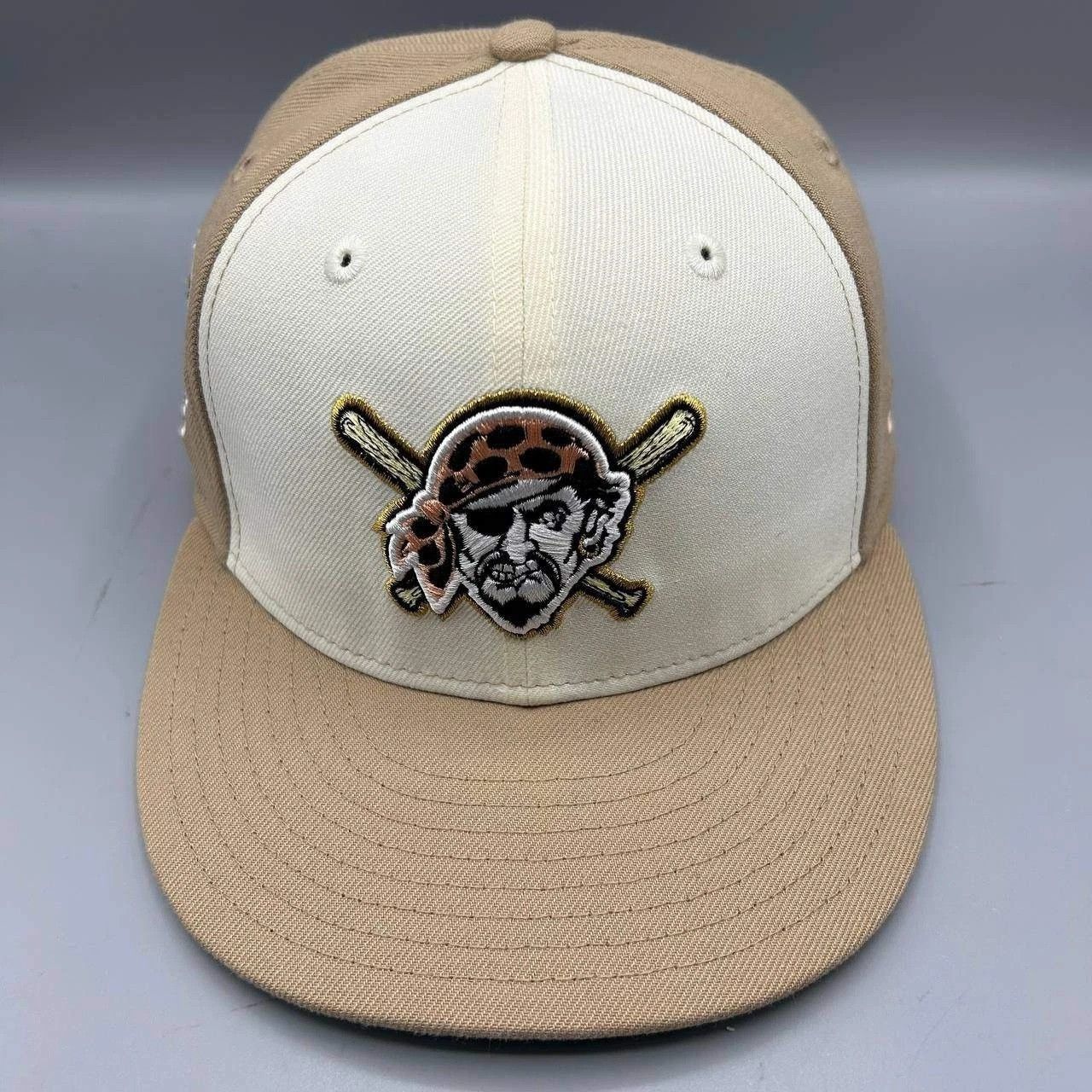 New Era Pittsburgh Pirates Hat Men 7 3/8 Beige White MLB Fitted Cap Size ONE SIZE - 1 Thumbnail