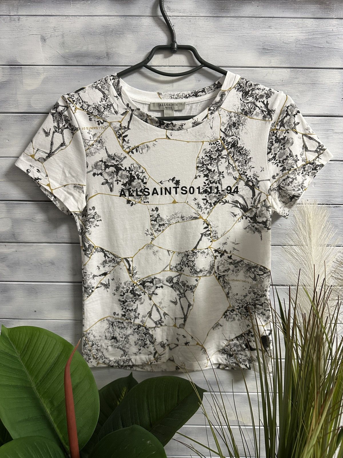 Allsaints Rare Luxury T-Shirt AllSaints 01.11-94 Flowers Skull Logo Size S / US 4 / IT 40 - 1 Thumbnail