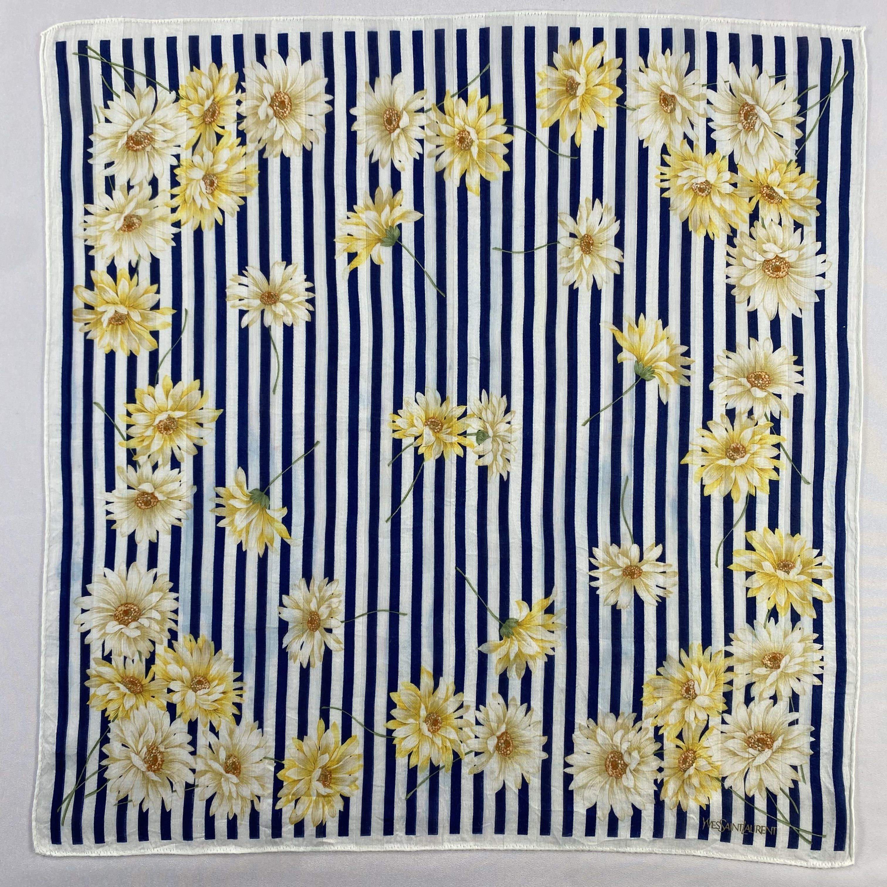 Vintage Yves Saint Laurent Neckerchief / Handkerchief-P600 Size ONE SIZE - 1 Thumbnail